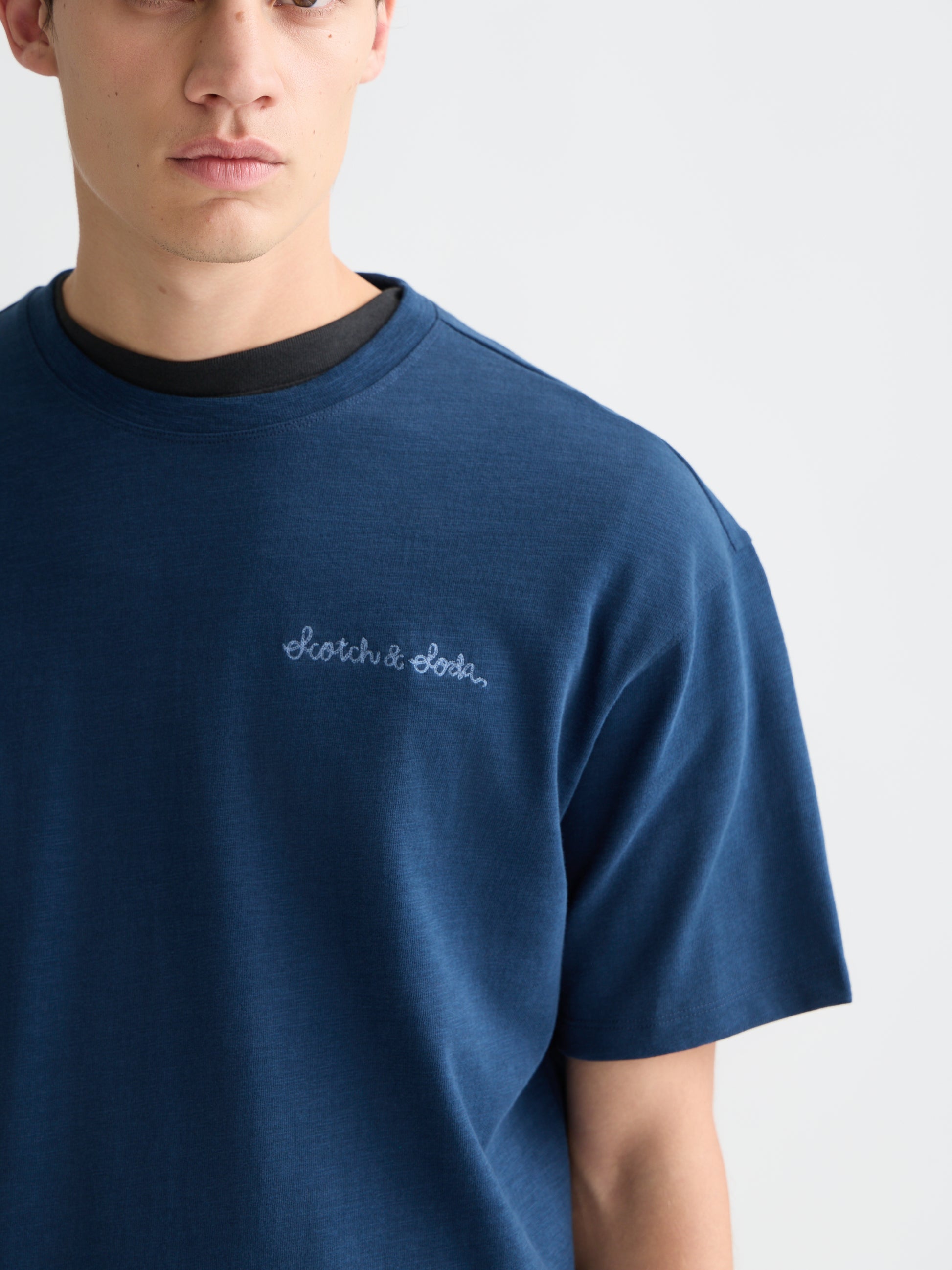 Lavender SLUBYARN CHEST POCKET ARTWORK RELAXEDFIT TSHIRT טי שירט קצרה SCOTCH & SODA