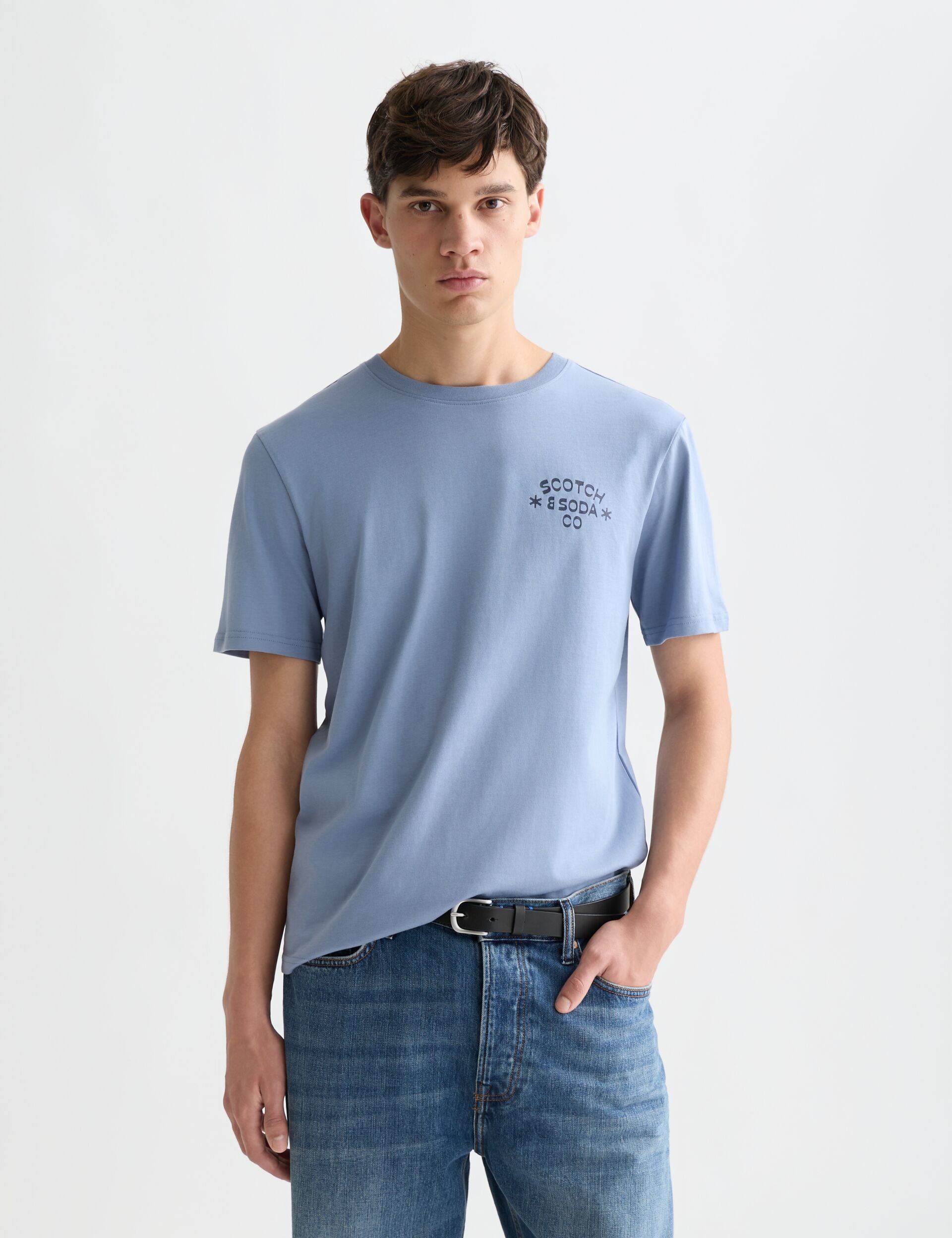 Lavender טי שירט קצרה לגברים Left Chest Artwork SCOTCH & SODA