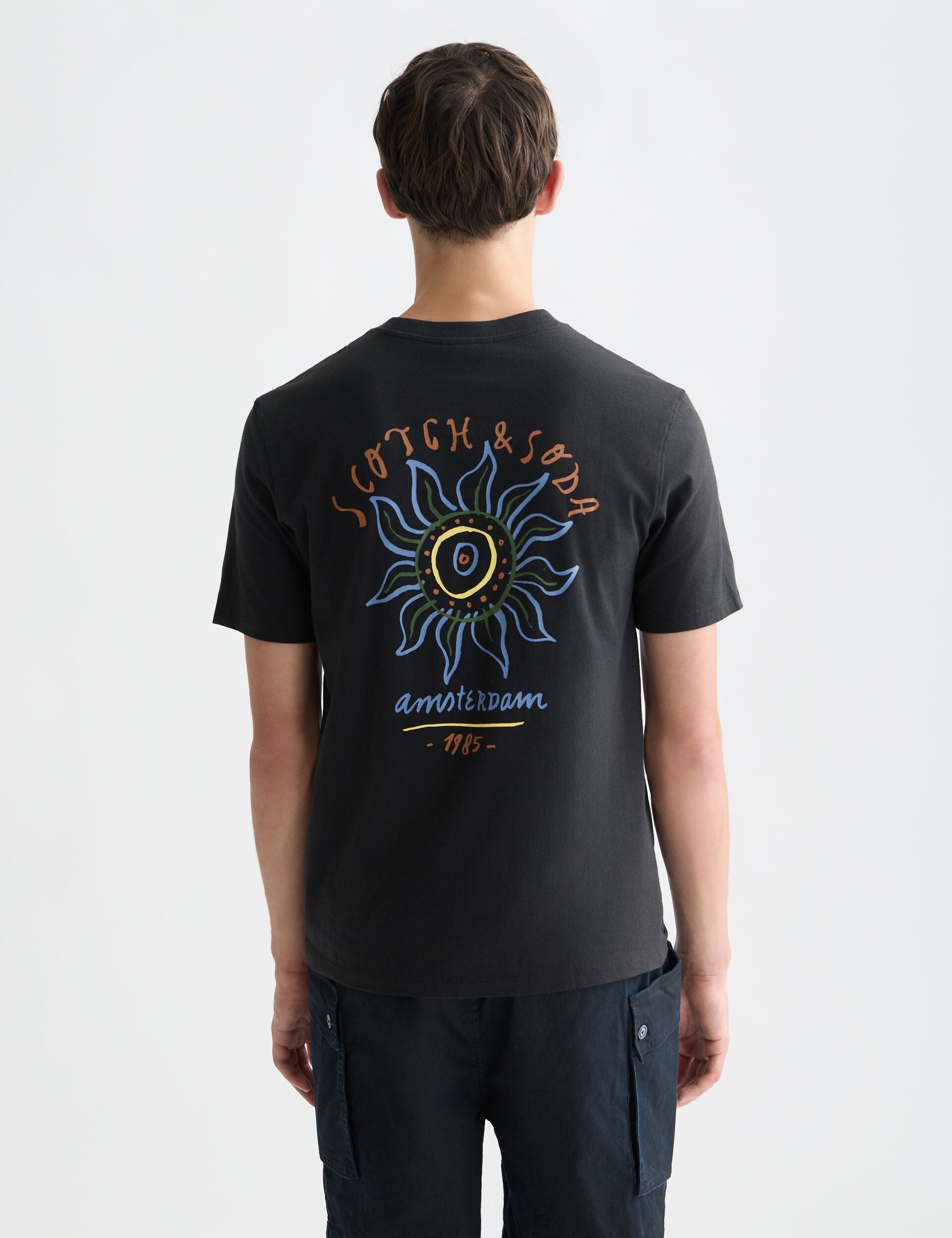 Black טי שירט קצרה לגברים Front And Back Artwork SCOTCH & SODA