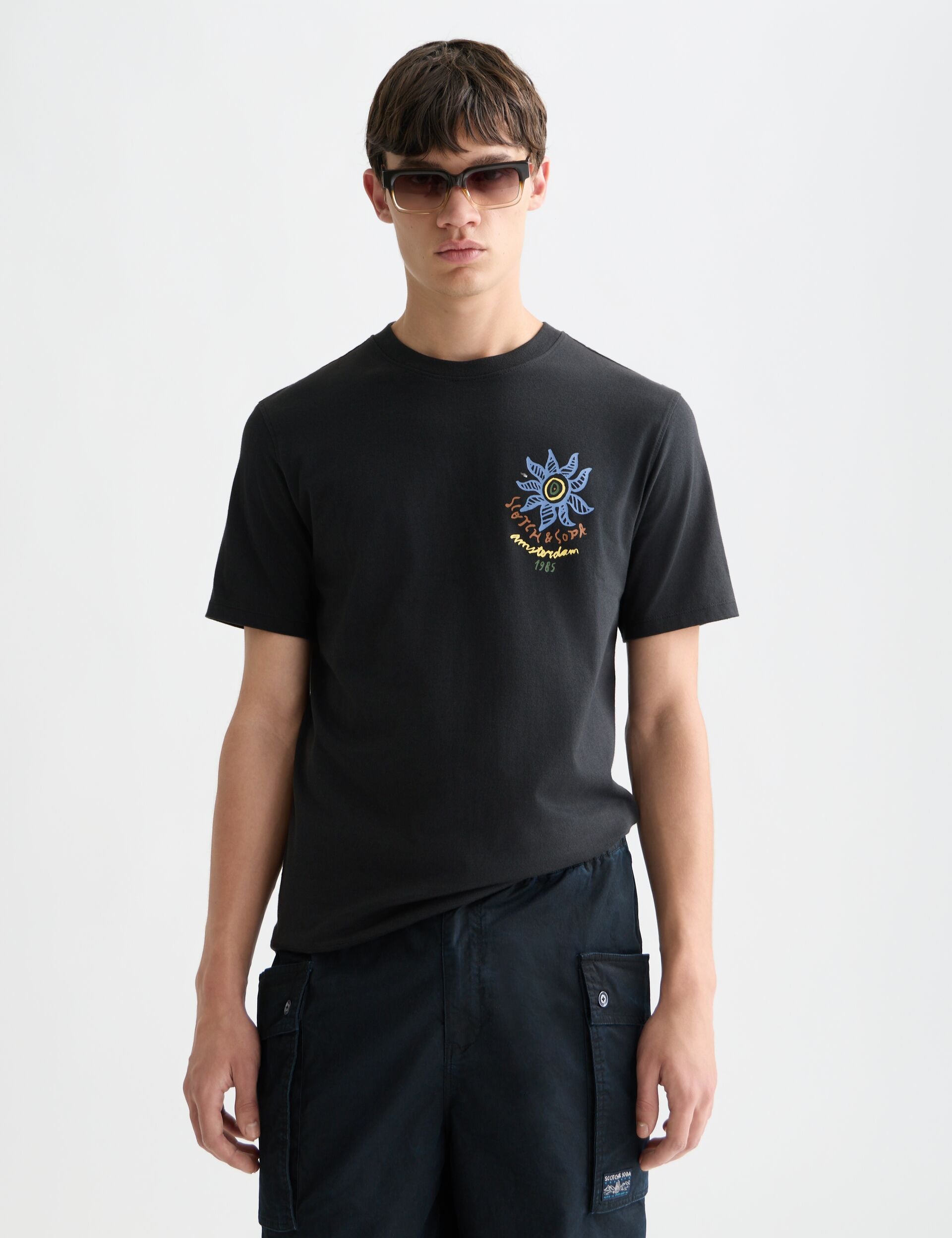 Black טי שירט קצרה לגברים Front And Back Artwork SCOTCH & SODA