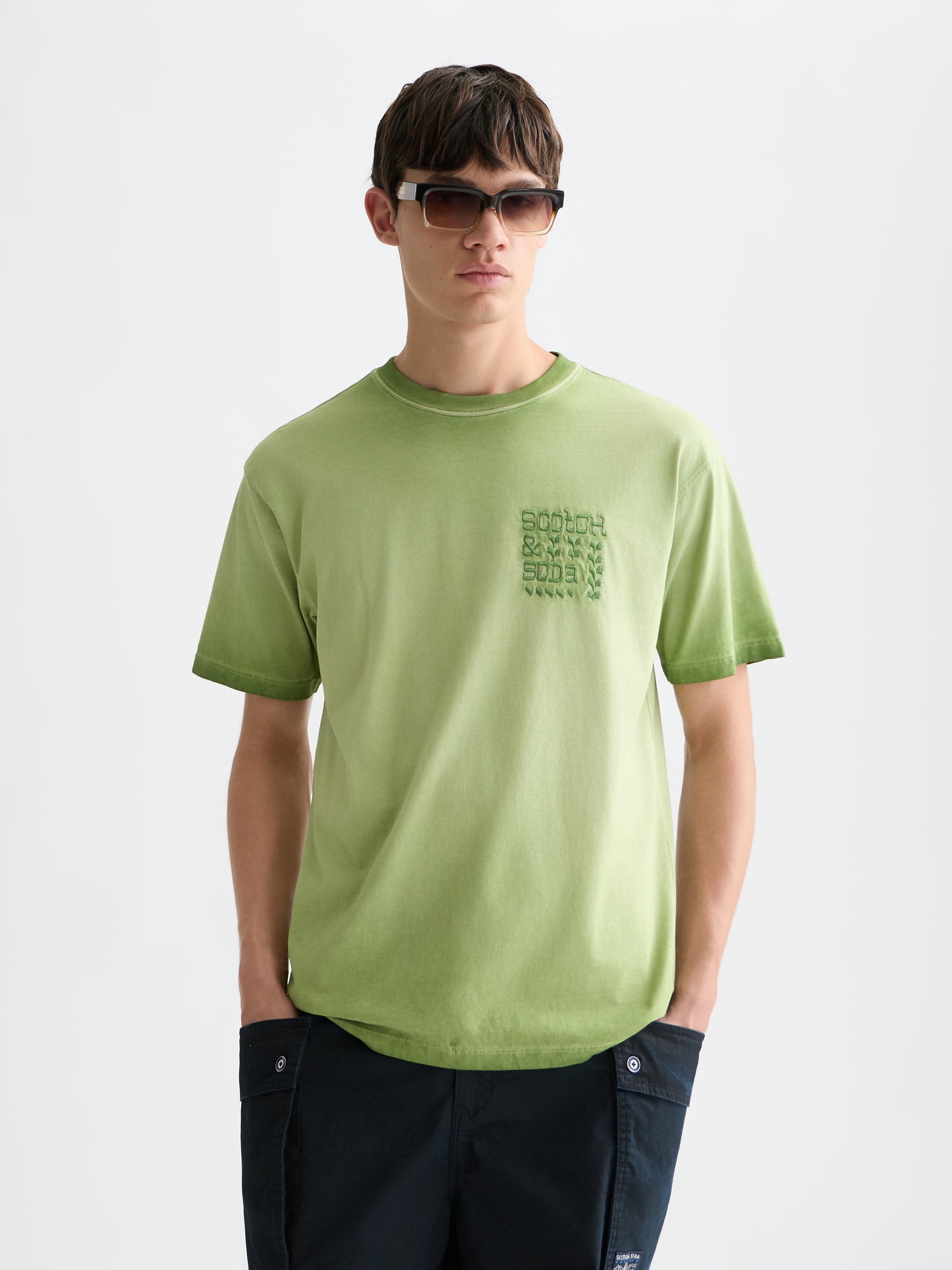 Lavender טי שירט קצרה לגברים Embroidered Artwork SCOTCH & SODA