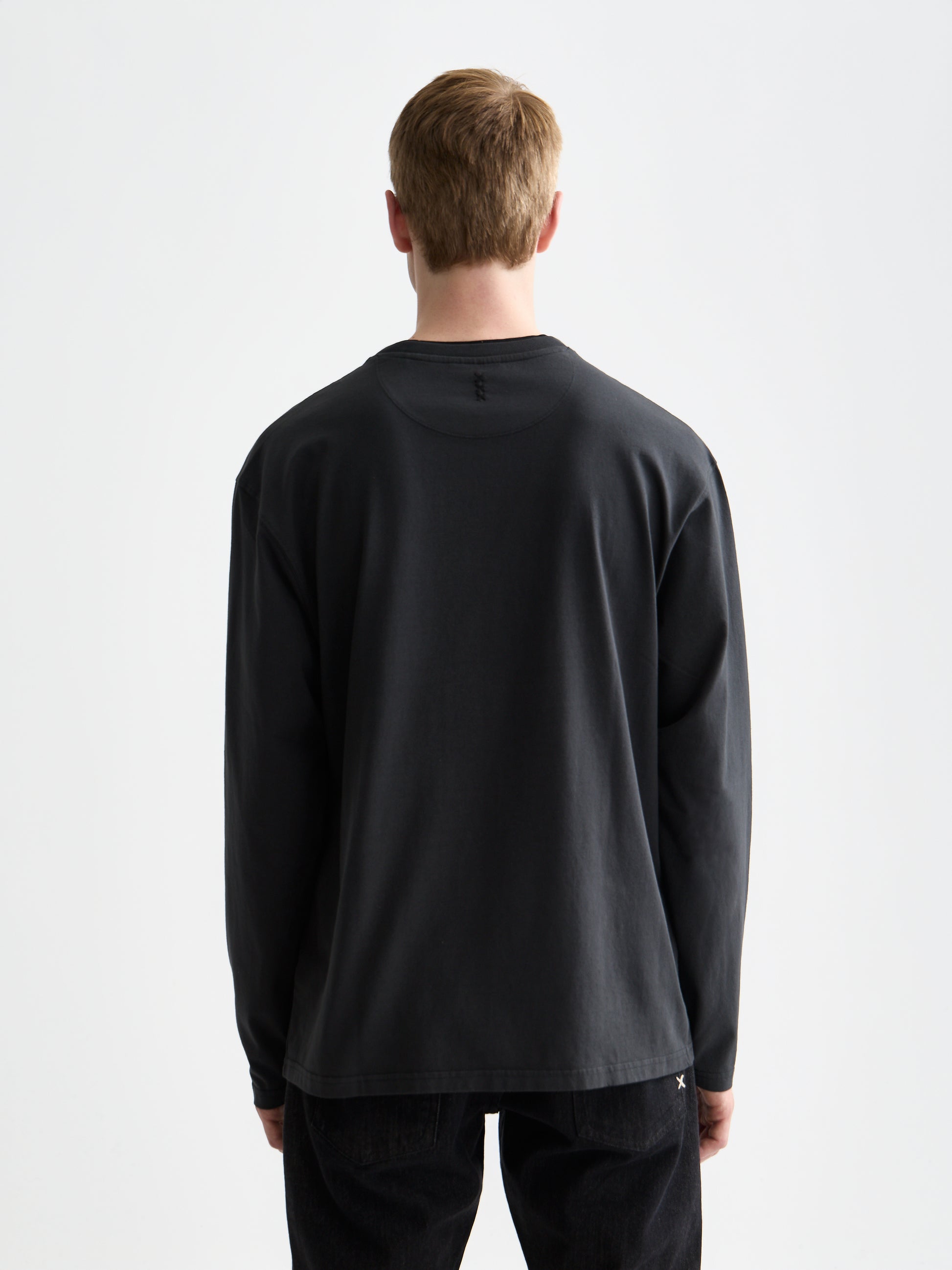 Black 3 CROSSES RELAXED GARMENT-DYED LONG SLEEVE T-SHIRT טי שירט ארוכה SCOTCH & SODA