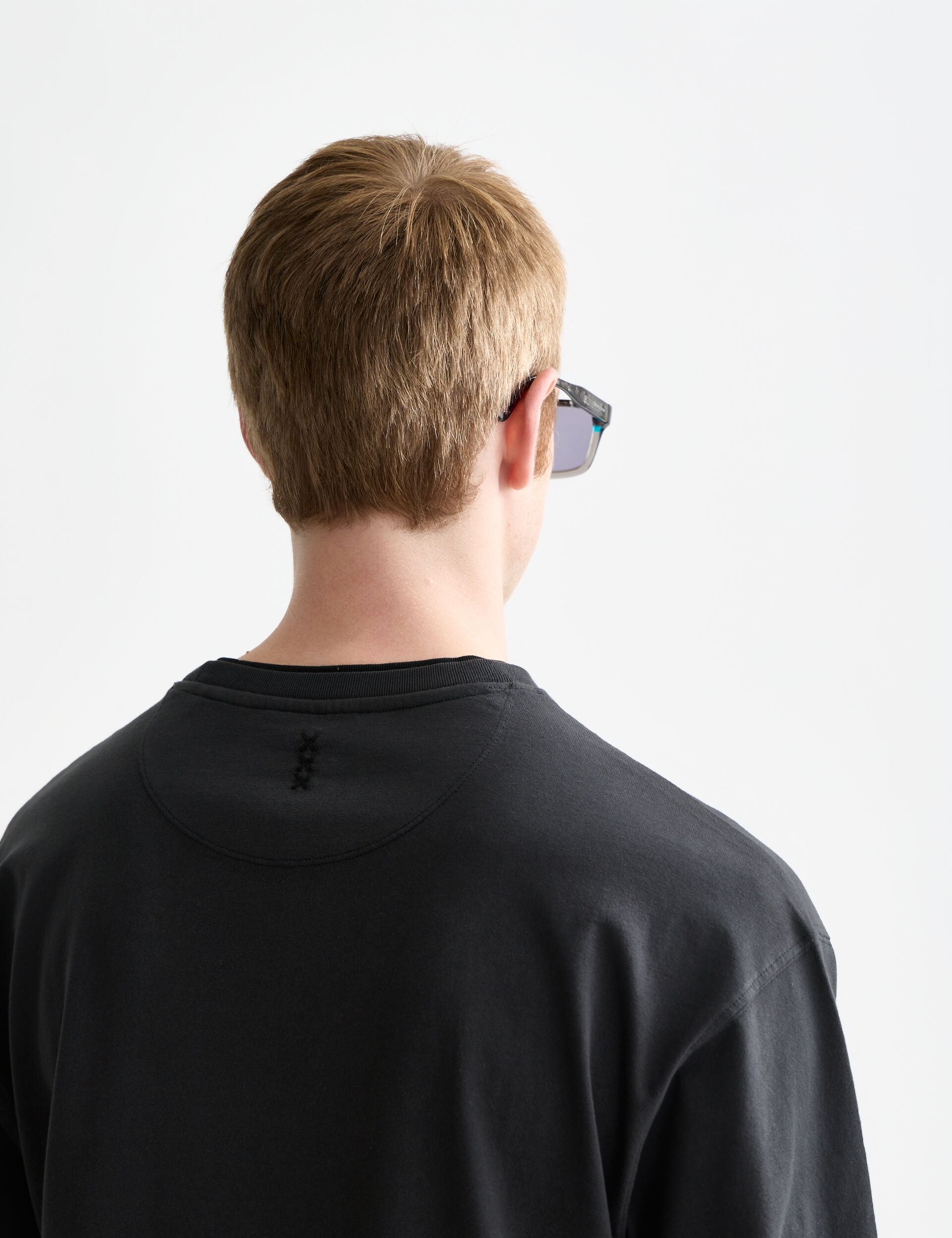 White Smoke 3 CROSSES RELAXED GARMENT-DYED LONG SLEEVE T-SHIRT טי שירט ארוכה SCOTCH & SODA