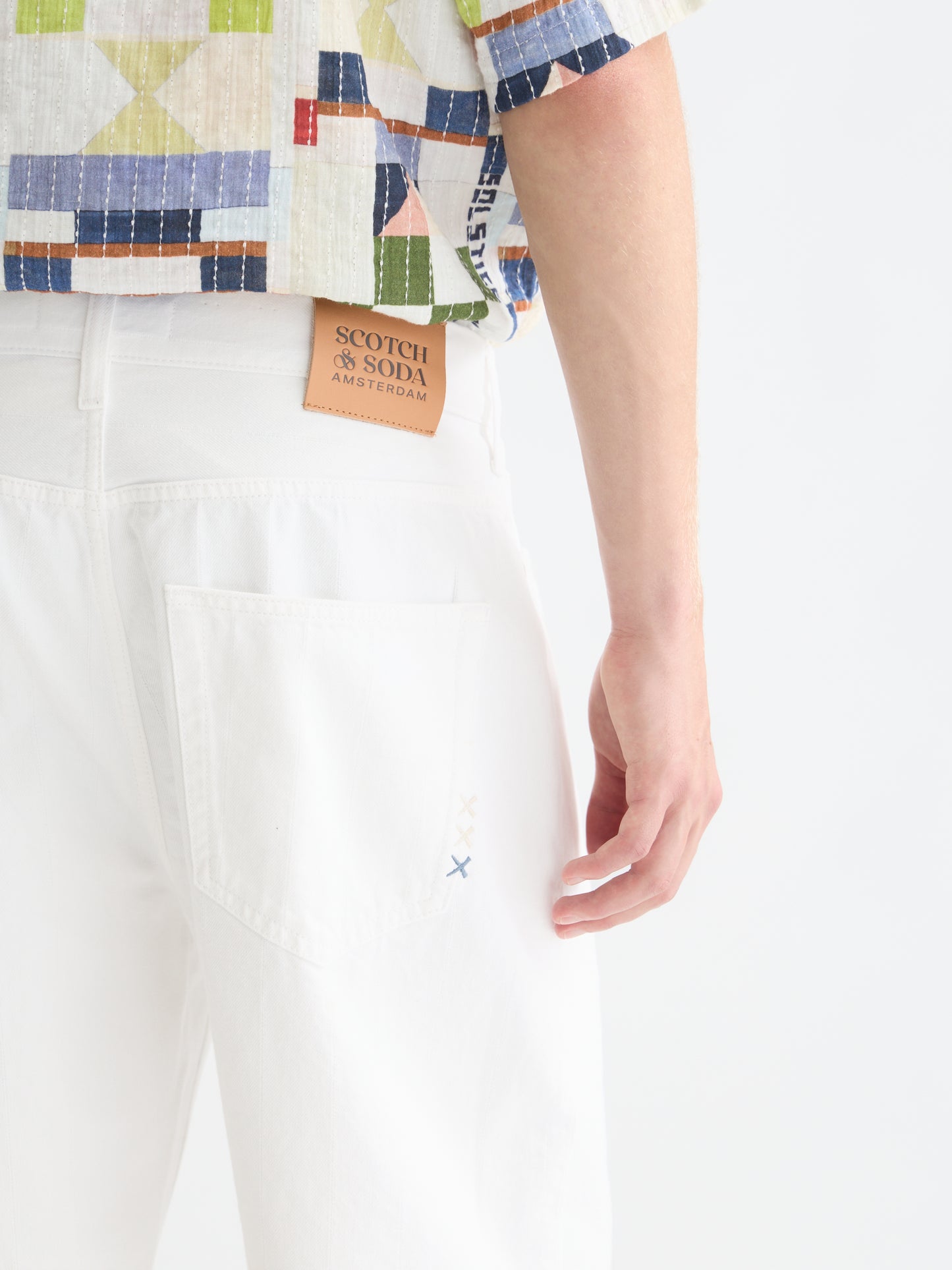 White Smoke ג׳ינס קצר לגברים The Pitch SCOTCH & SODA