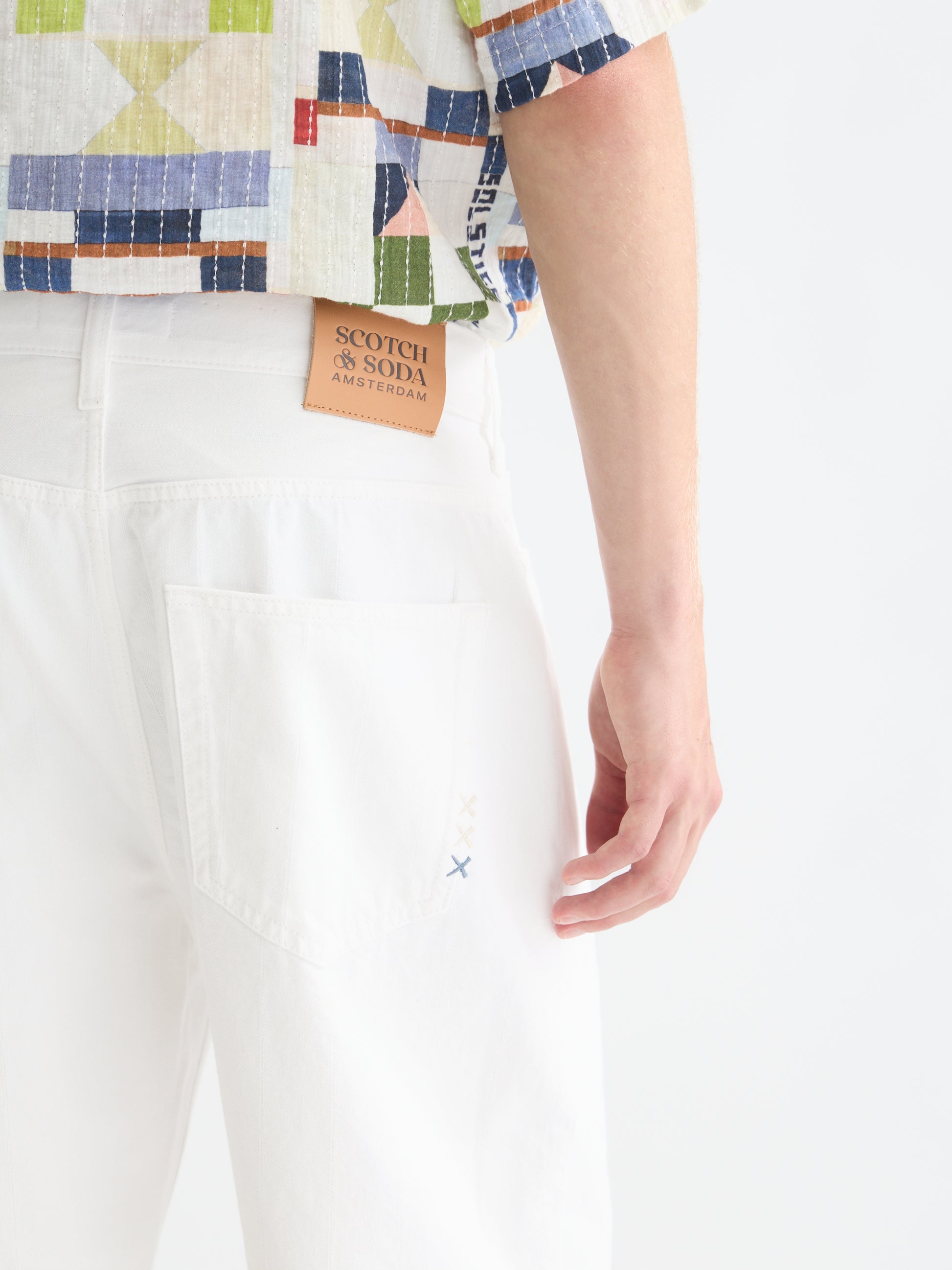 White Smoke ג׳ינס קצר לגברים The Pitch SCOTCH & SODA