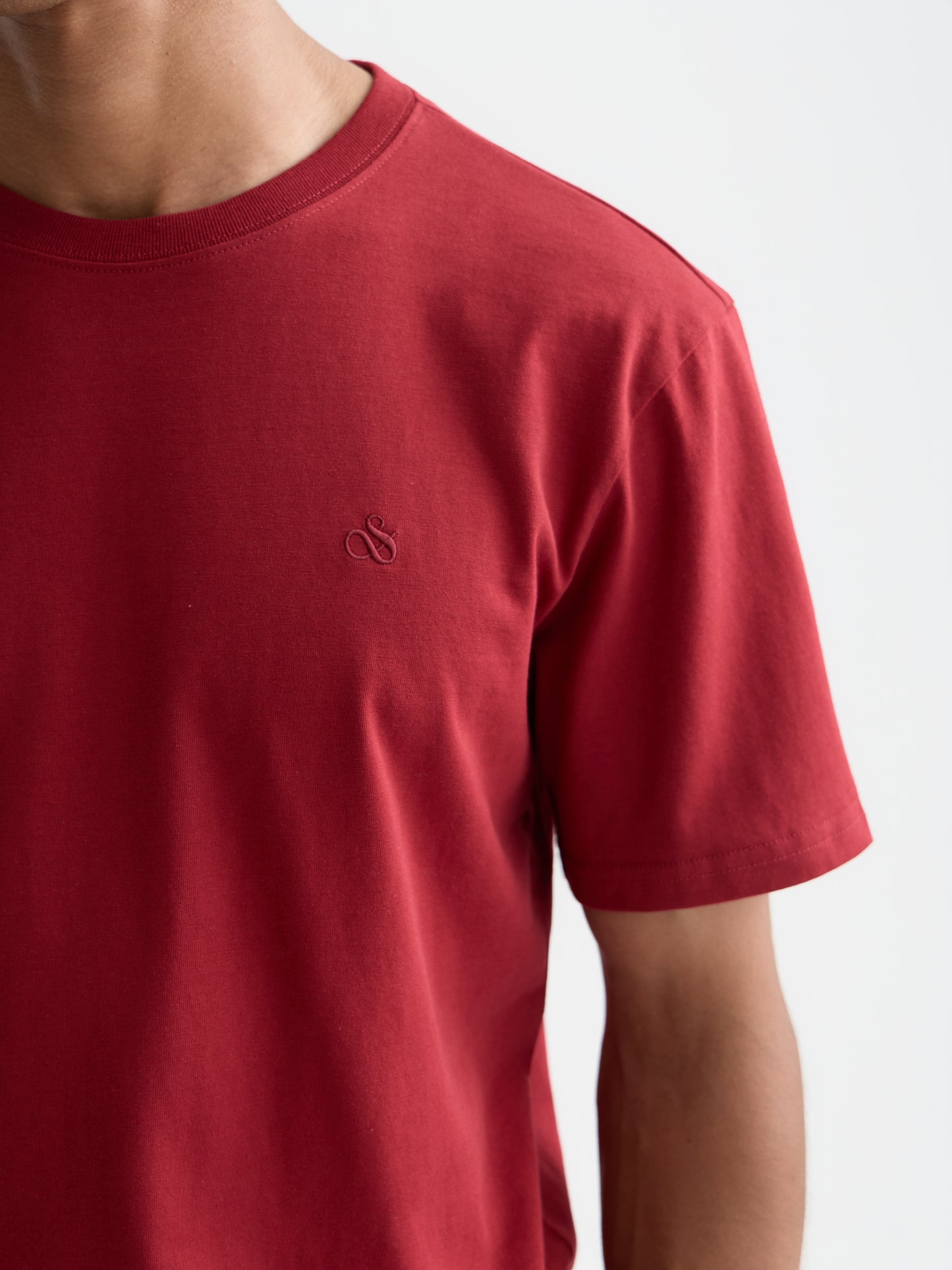 Dark Red טי שירט קצרה לגברים Seasonal Core Chest Logo SCOTCH & SODA