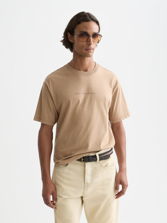 Seashell SEASONAL CORE CHEST ARTWORK RELAXED-FIT T-SHIRT טי שירט קצרה SCOTCH & SODA