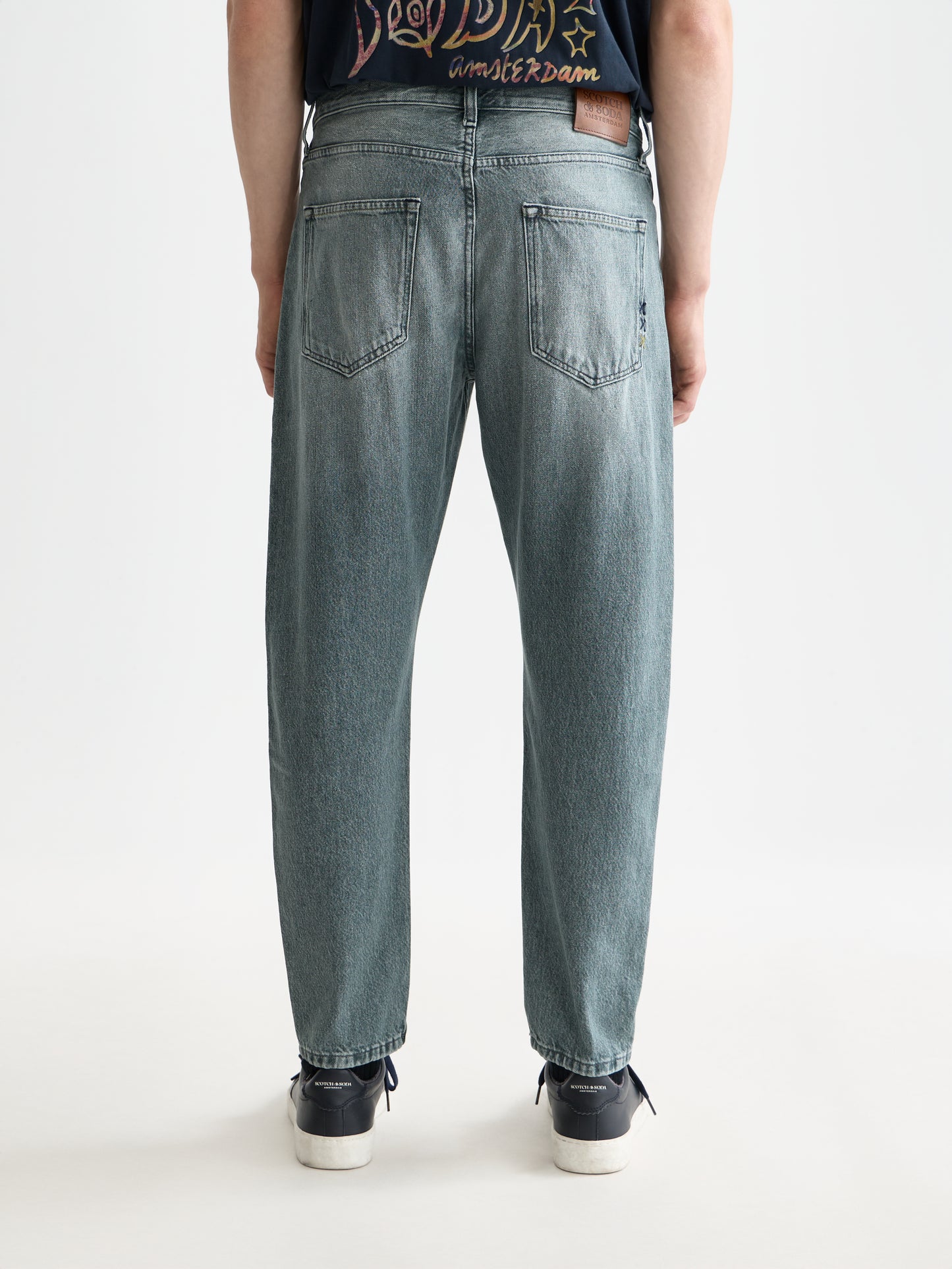 White Smoke ג׳ינס ארוך לגברים The Dean – Loose Fit SCOTCH & SODA
