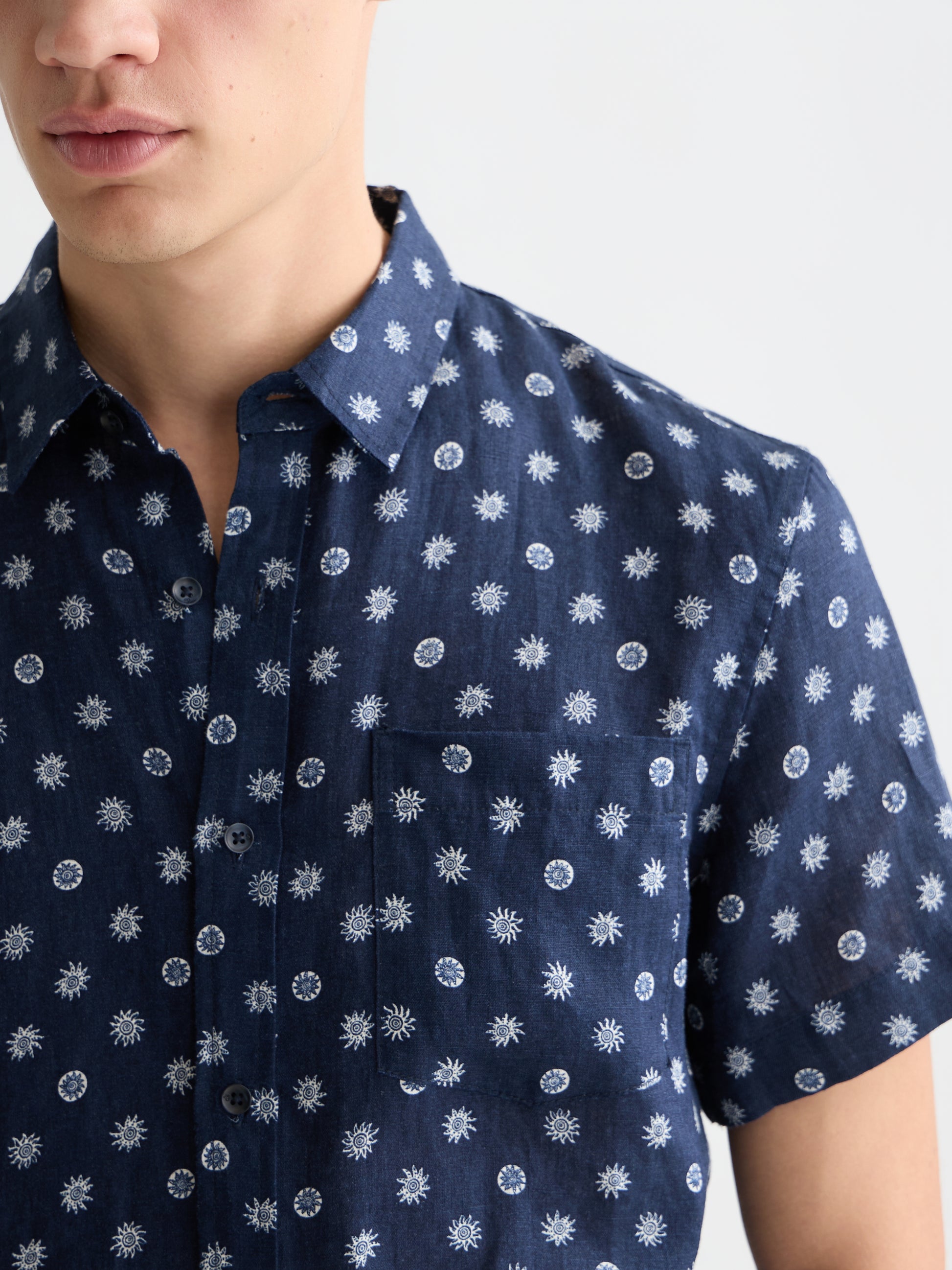 Lavender חולצה מכופתרת קצרה לגברים Printed Linen SCOTCH & SODA