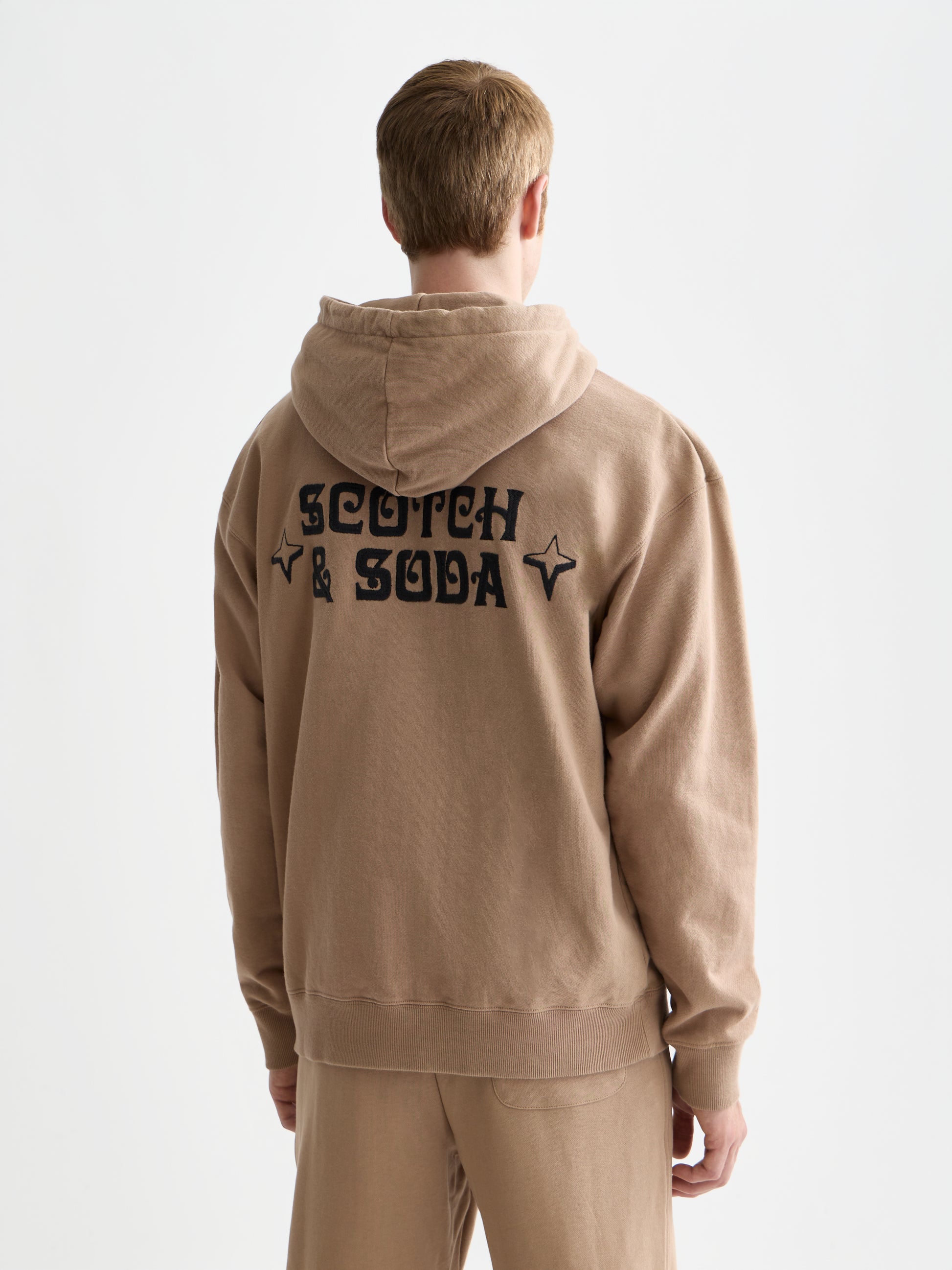 Dim Gray FRONT AND BACK ARTWORK RELAXED-FIT ARTWORK קפוצ'ון SCOTCH & SODA