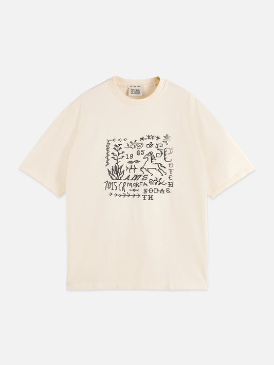 Antique White טי שירט קצרה לגברים Cross-Stitched Front Artwork SCOTCH & SODA