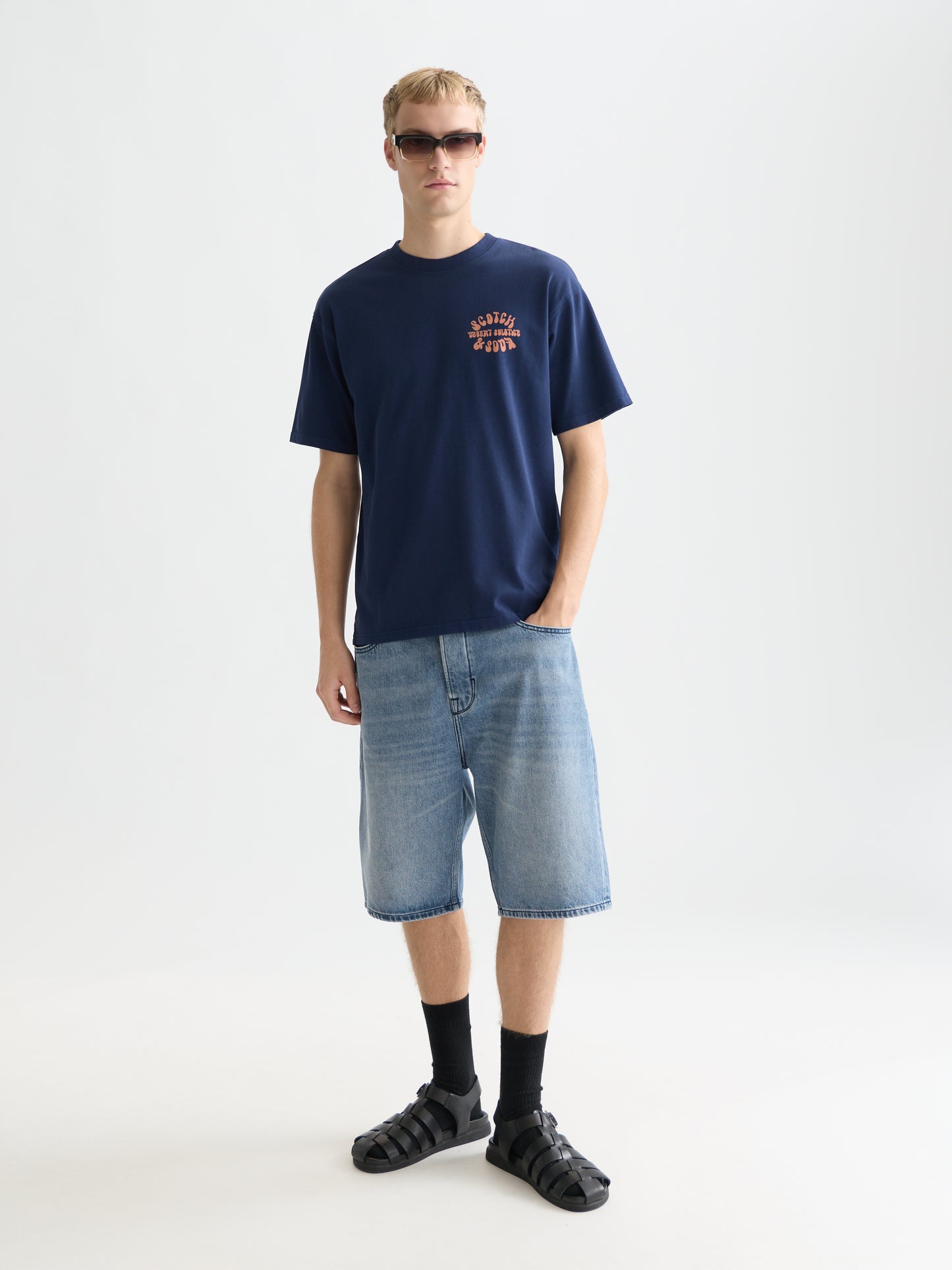 White Smoke סווטשירט קצר לגברים Front And Back Artwork SCOTCH & SODA