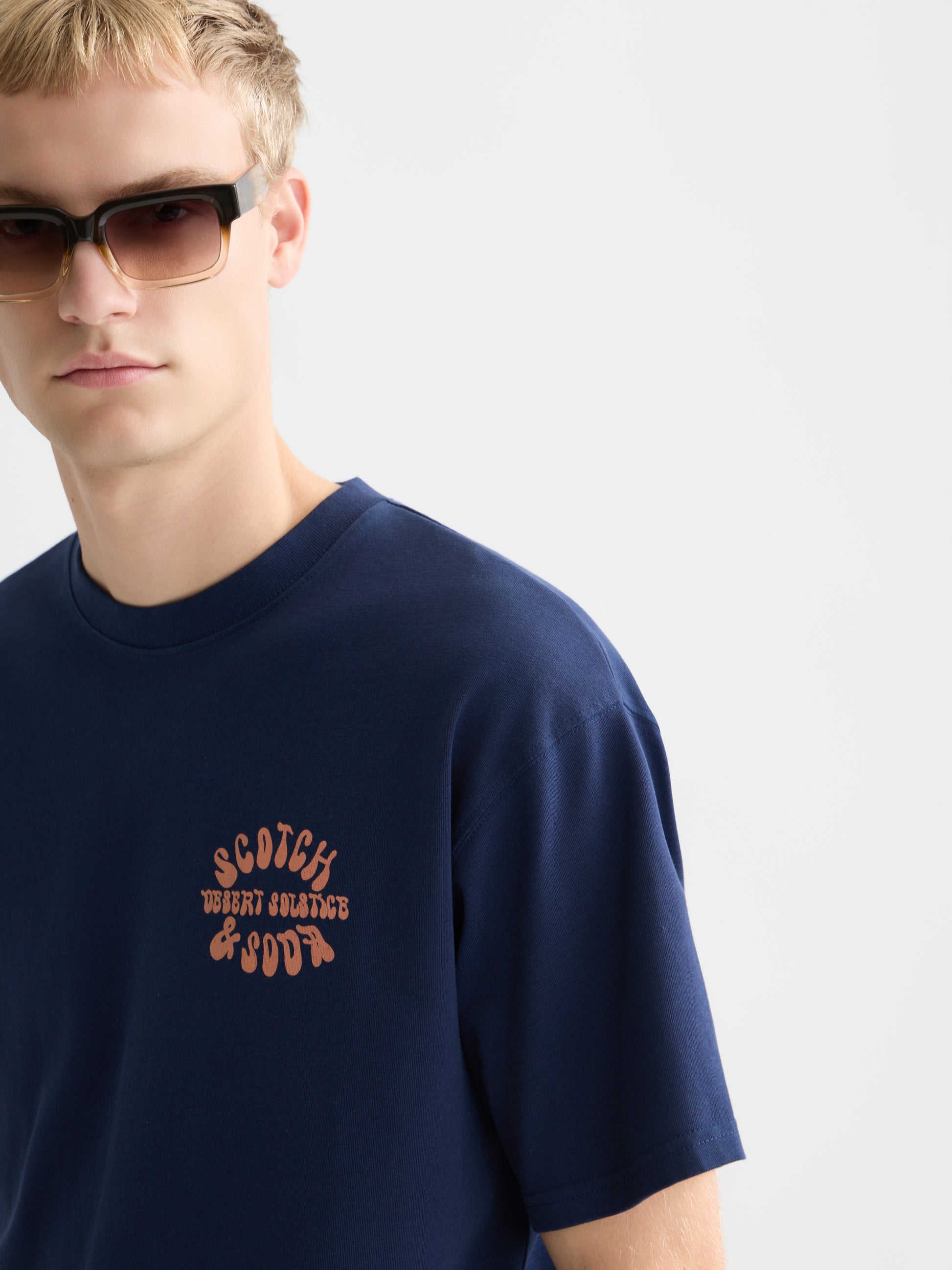 Lavender סווטשירט קצר לגברים Front And Back Artwork SCOTCH & SODA
