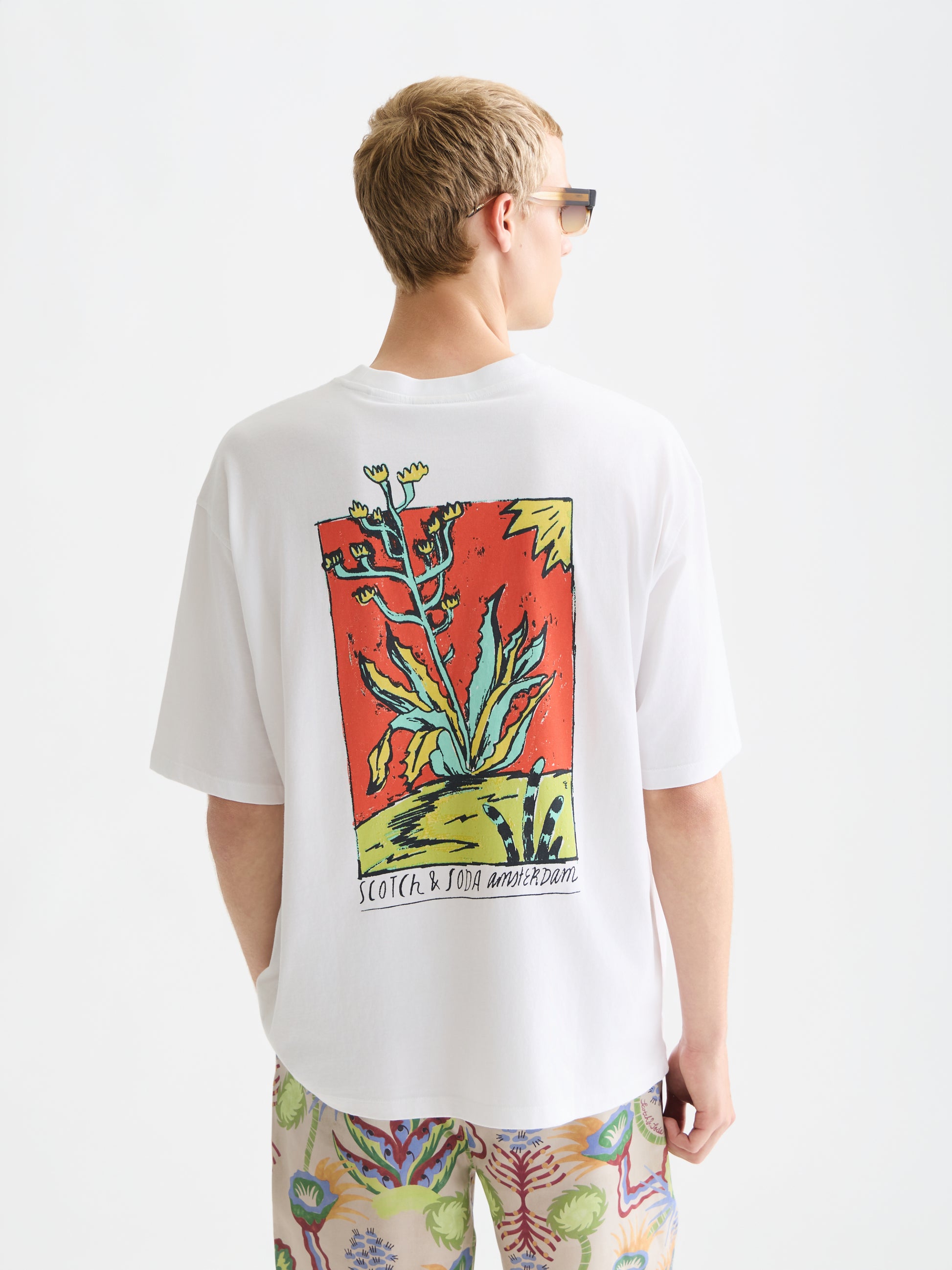 White Smoke טי שירט קצרה לגברים Classic Logo SCOTCH & SODA