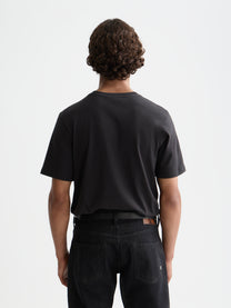 Black טי שירט קצרה לגברים Left Chest Artwork SCOTCH & SODA