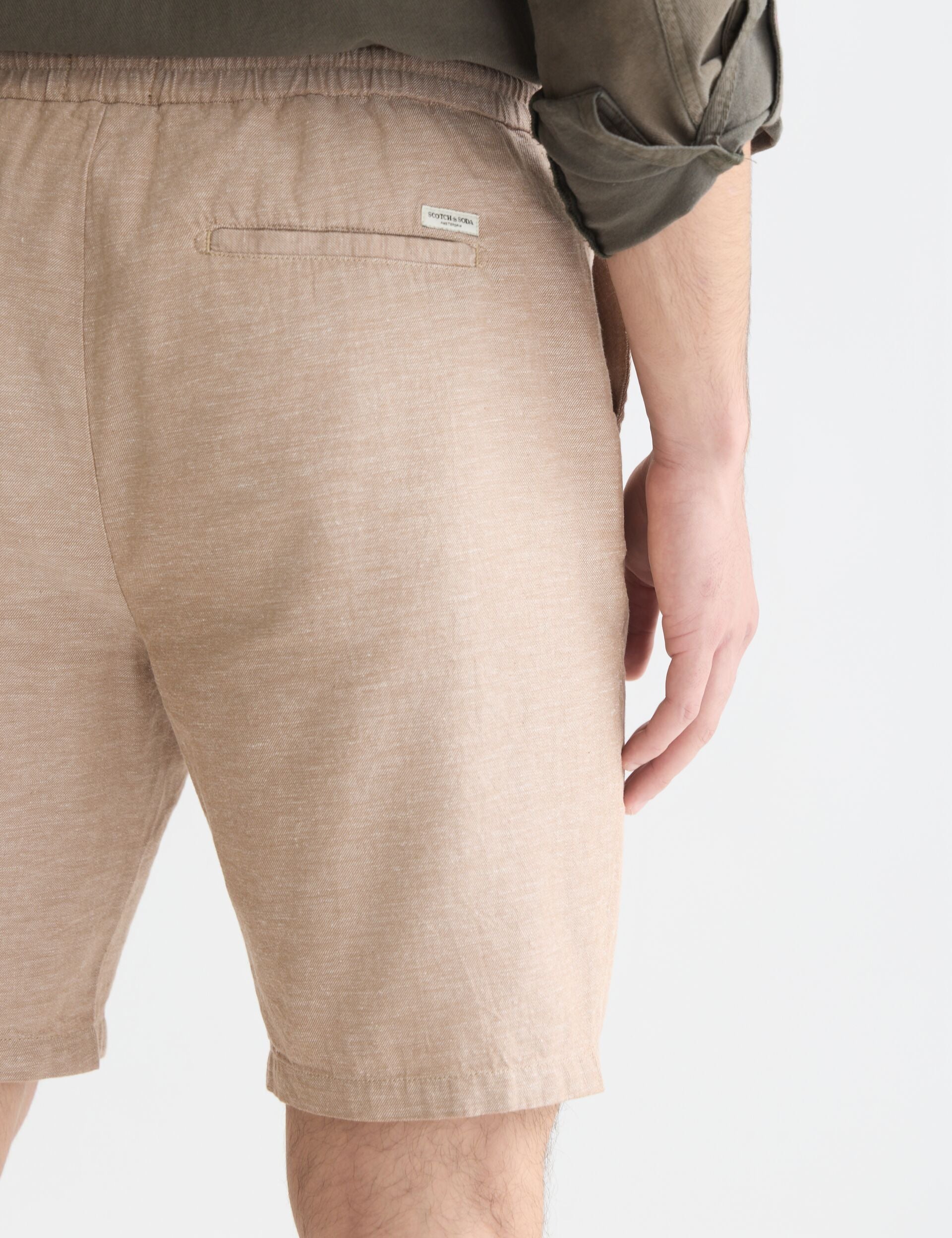 Rosy Brown מכנסיים קצרים לגברים Seasonal Core Fave SCOTCH & SODA