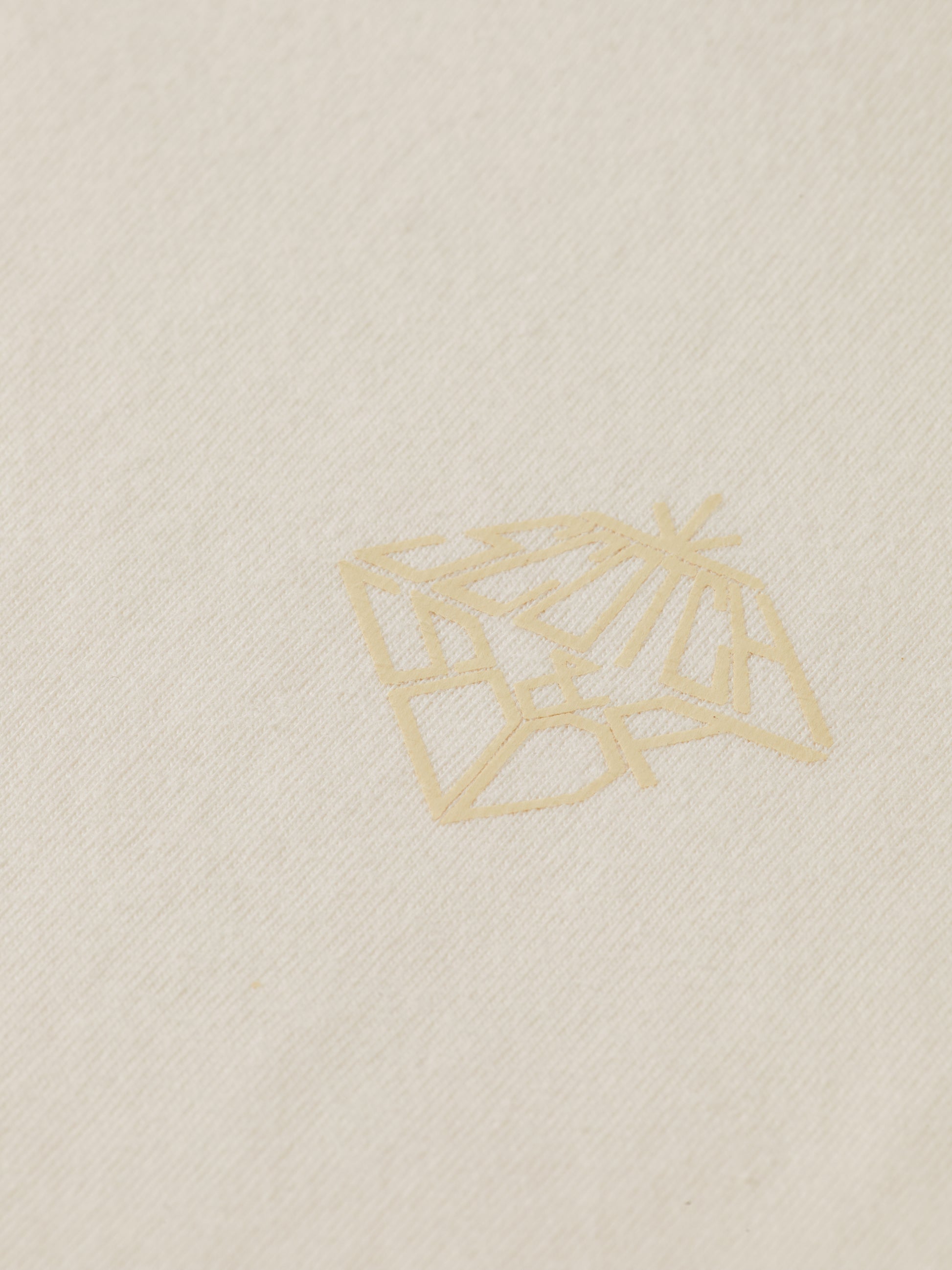 Light Gray טי שירט קצרה לנשים Core Chest Artwork SCOTCH & SODA