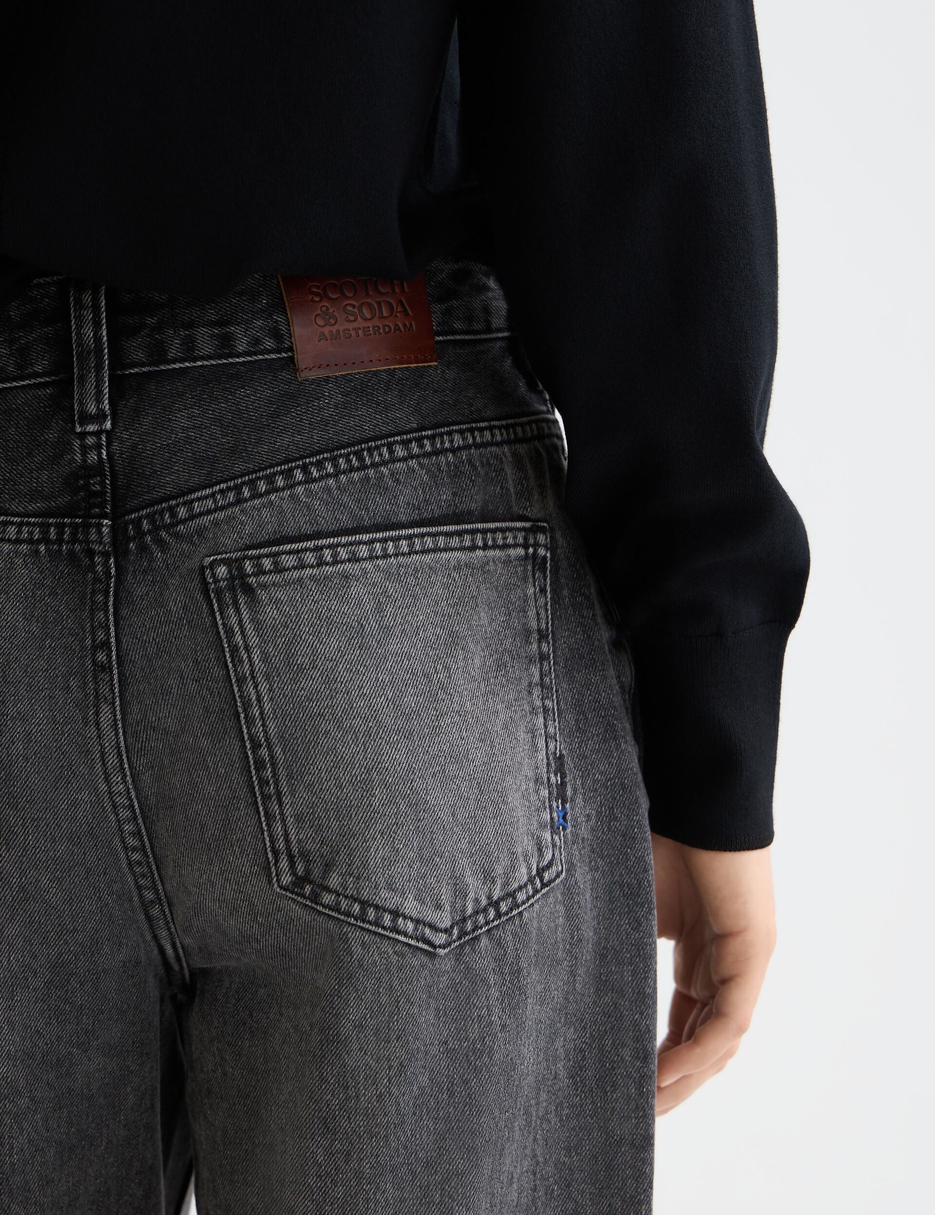 Black ג'ינס ארוך לנשים The Ripple - Straight Fit SCOTCH & SODA