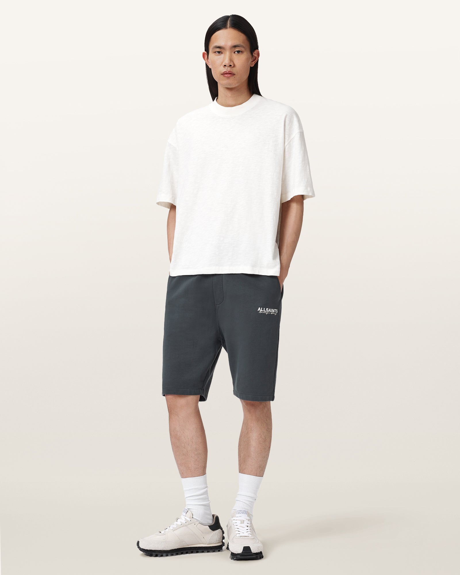 Antique White מכנסיים קצרים לגברים Emblem Sweatshort ALLSAINTS