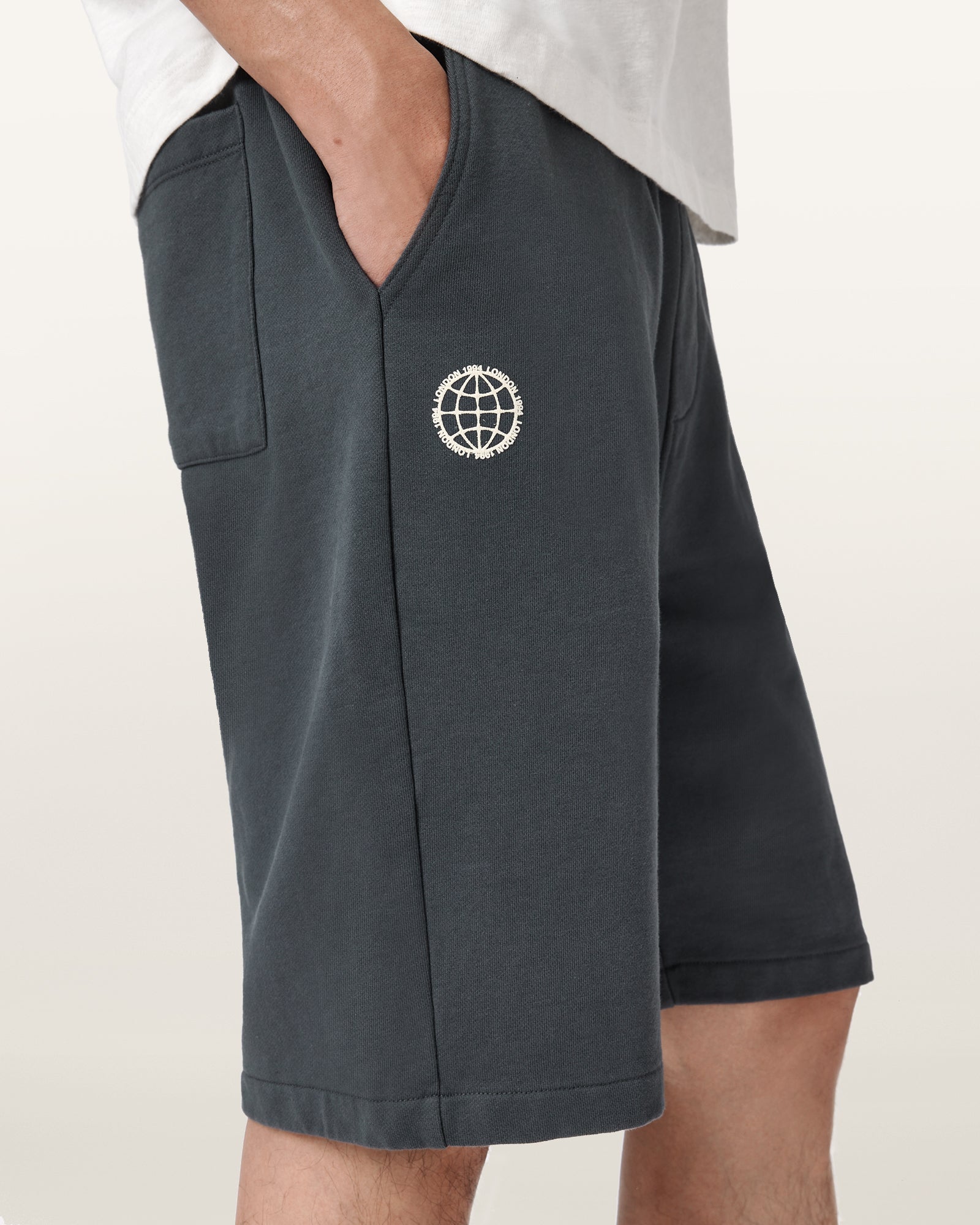 Dark Slate Gray מכנסיים קצרים לגברים Emblem Sweatshort ALLSAINTS