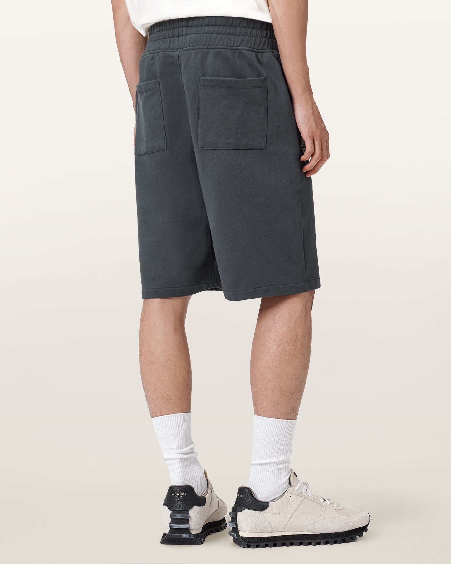 Antique White מכנסיים קצרים לגברים Emblem Sweatshort ALLSAINTS