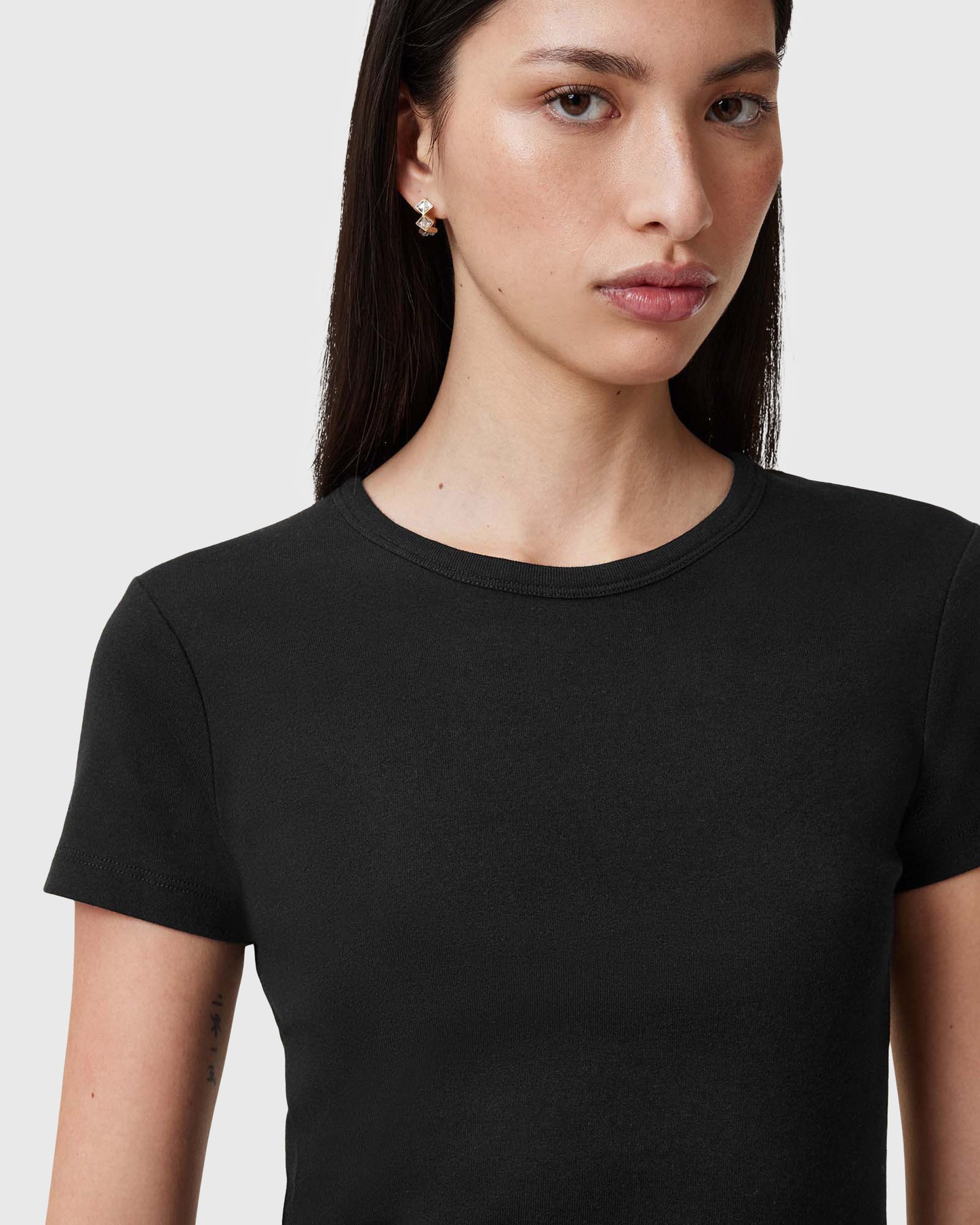 Black טי שירט קצרה לנשים Stevie ALLSAINTS