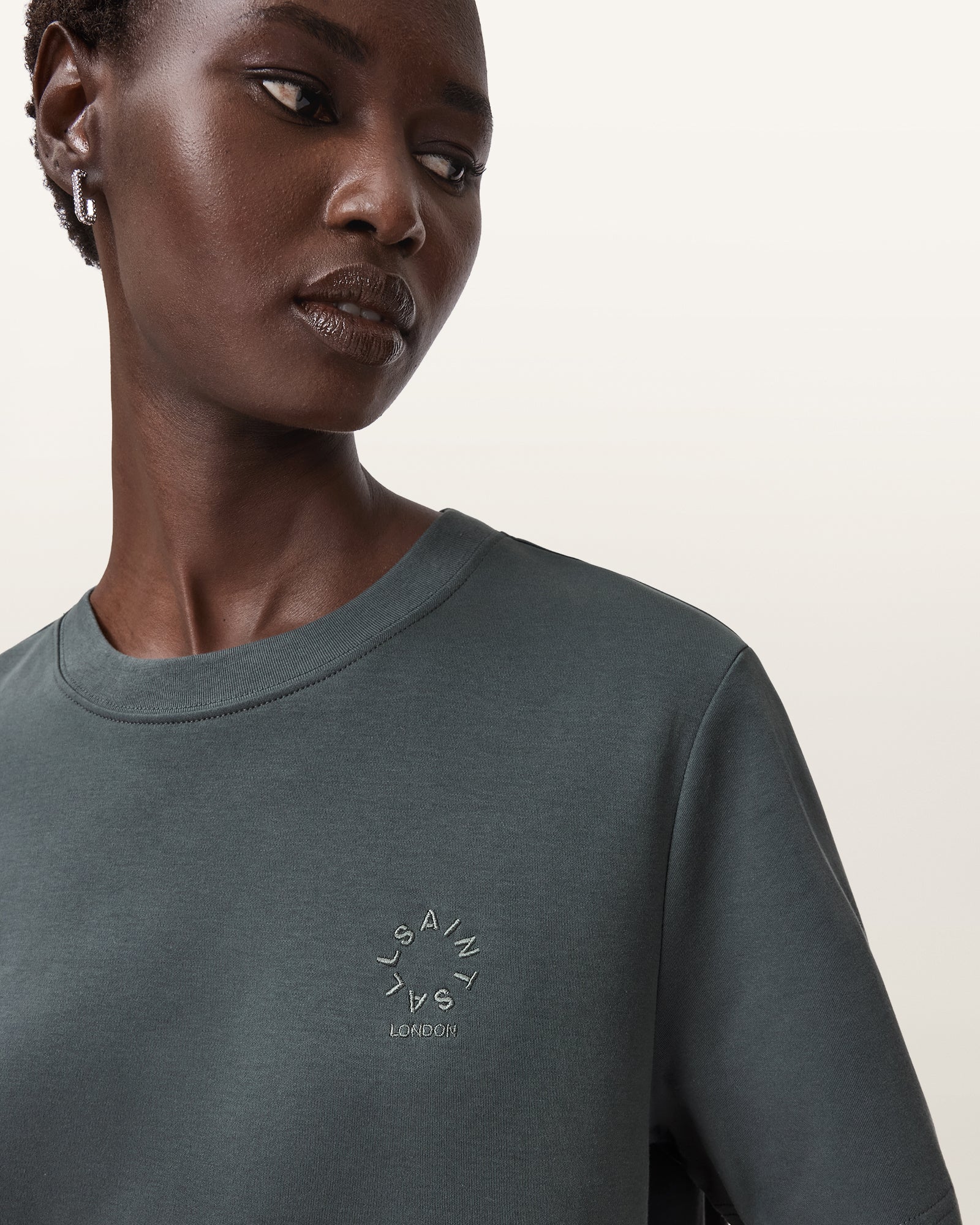 Dark Slate Gray טי שירט קצרה לנשים Lisa Haven ALLSAINTS