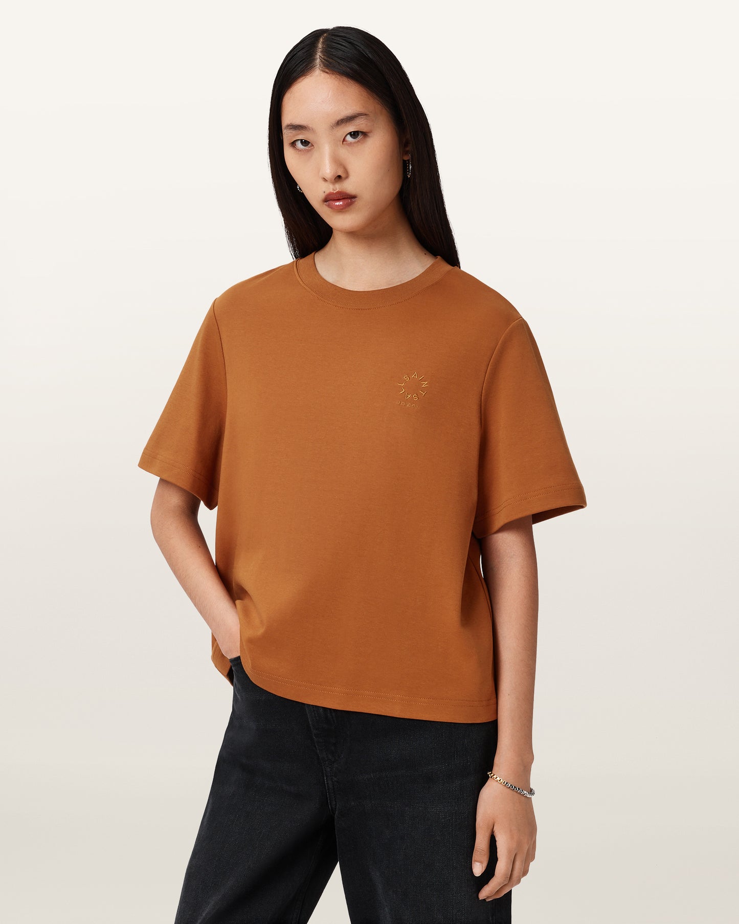 Antique White טי שירט קצרה לנשים Lisa Haven ALLSAINTS