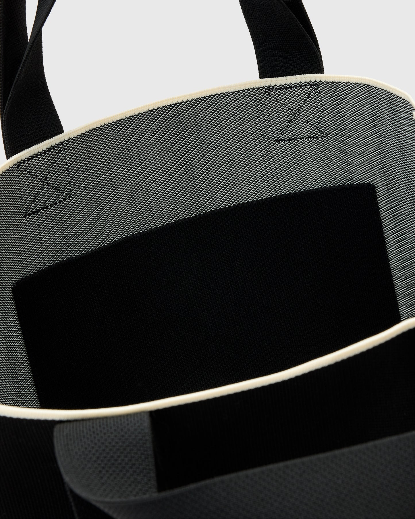 Black תיק צד לנשים Izzy Heart ALLSAINTS