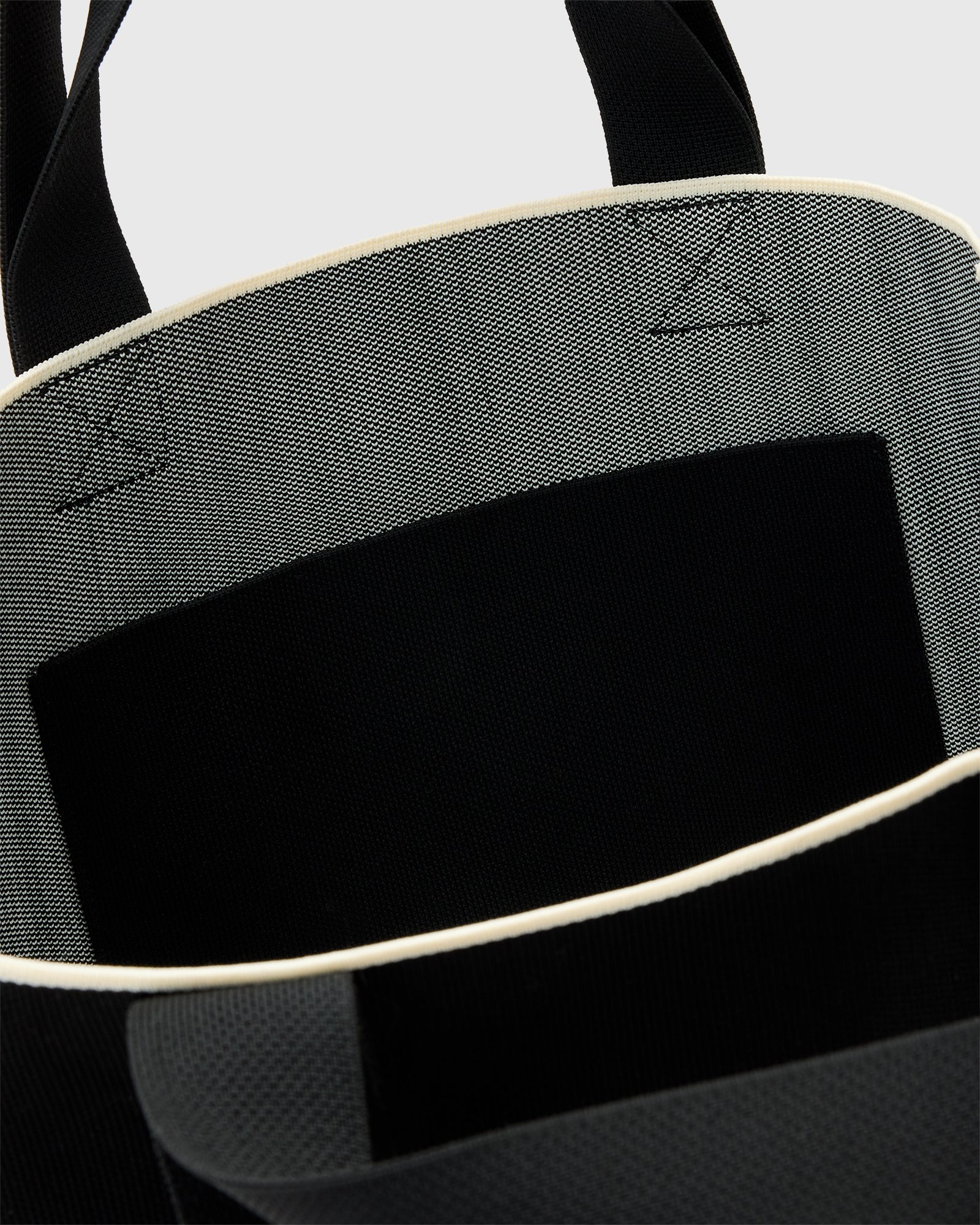 Black תיק צד לנשים Izzy Heart ALLSAINTS