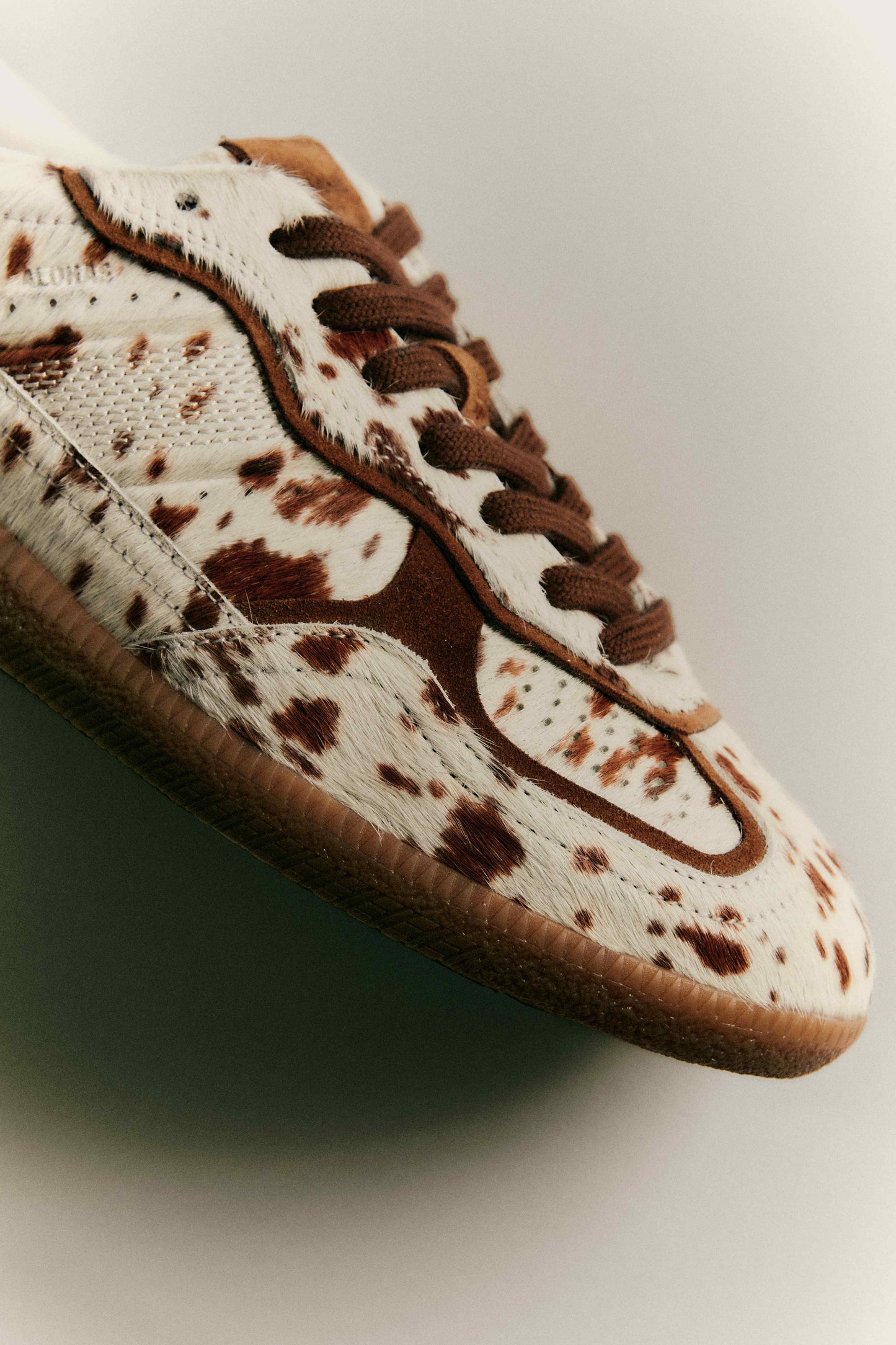 Gray סניקרס עם הדפס לנשים Rife ALOHAS