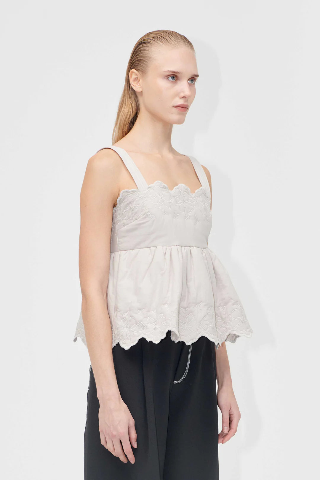 Antique White גופיית פפלום לנשים Buckle STINE GOYA