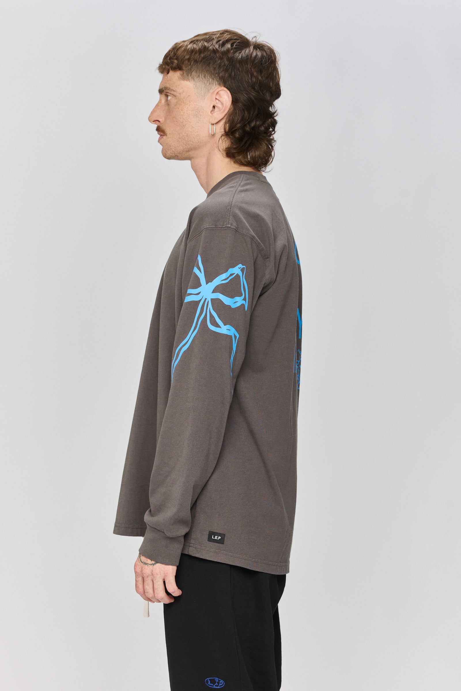 Light Gray טי שירט ארוכה לנשים / גברים Everything Nice LAZY EYE PPL