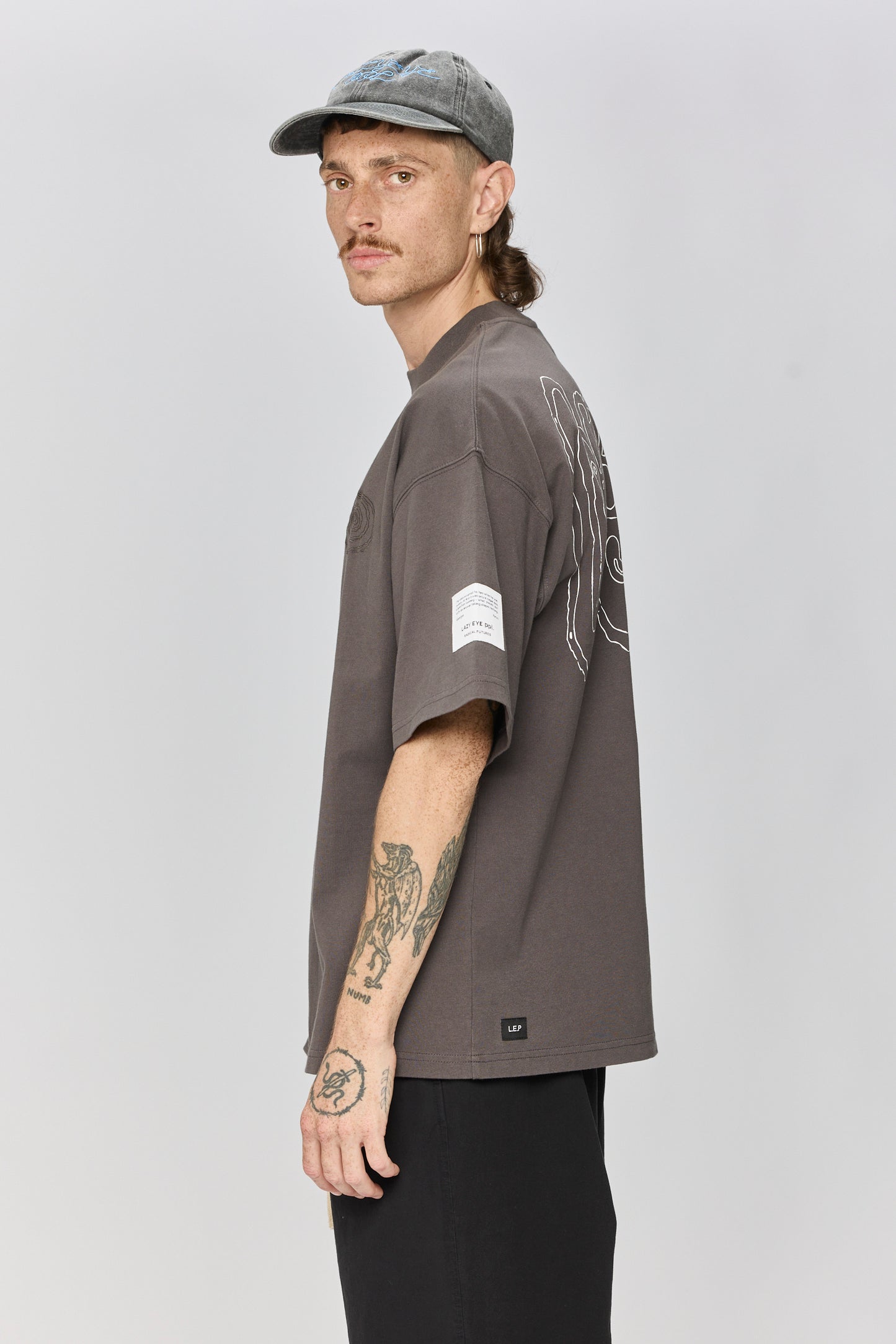 Light Gray טי שירט קצרה לנשים / גברים Spiral LAZY EYE PPL