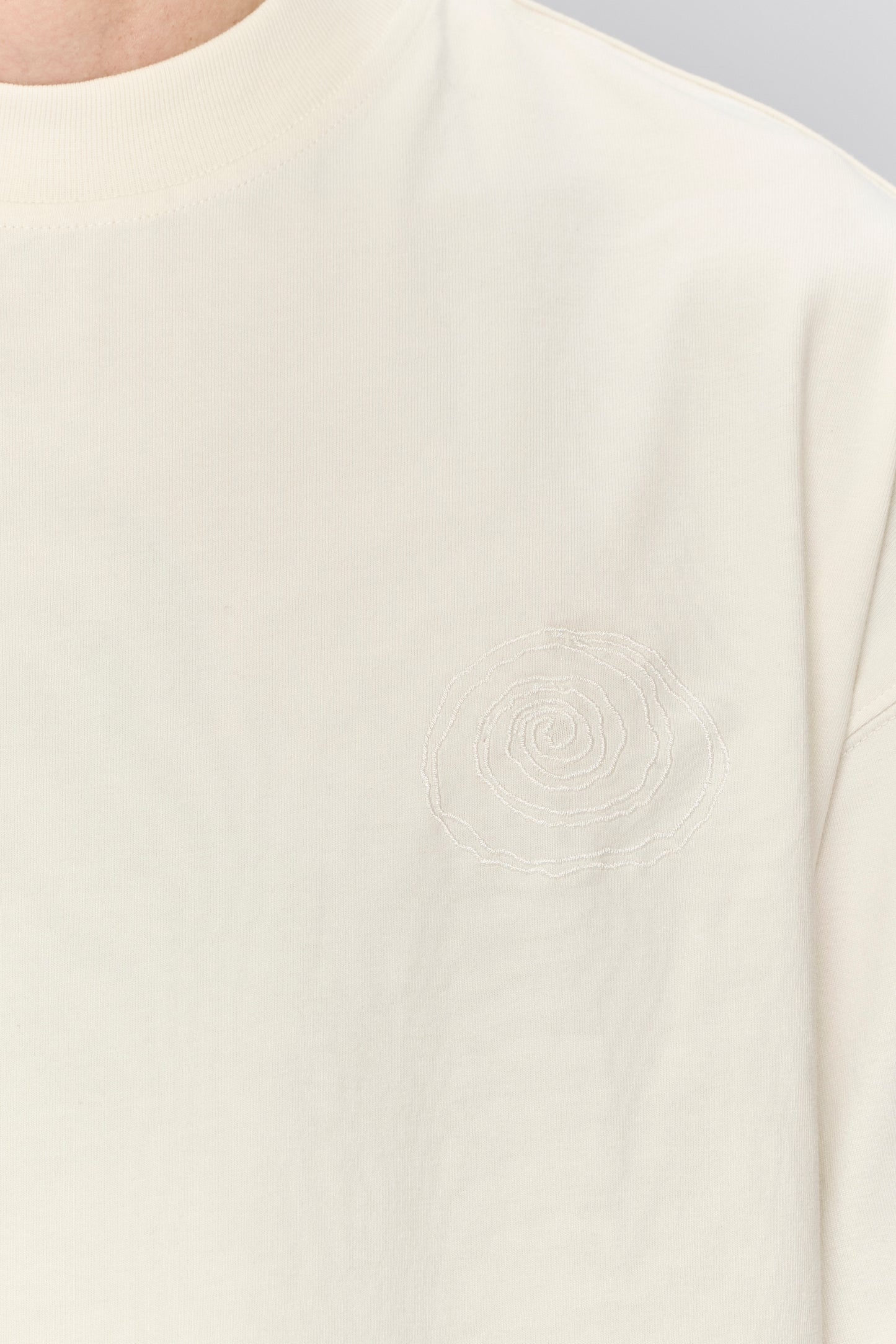 Antique White טי שירט קצרה לנשים / גברים Spiral LAZY EYE PPL