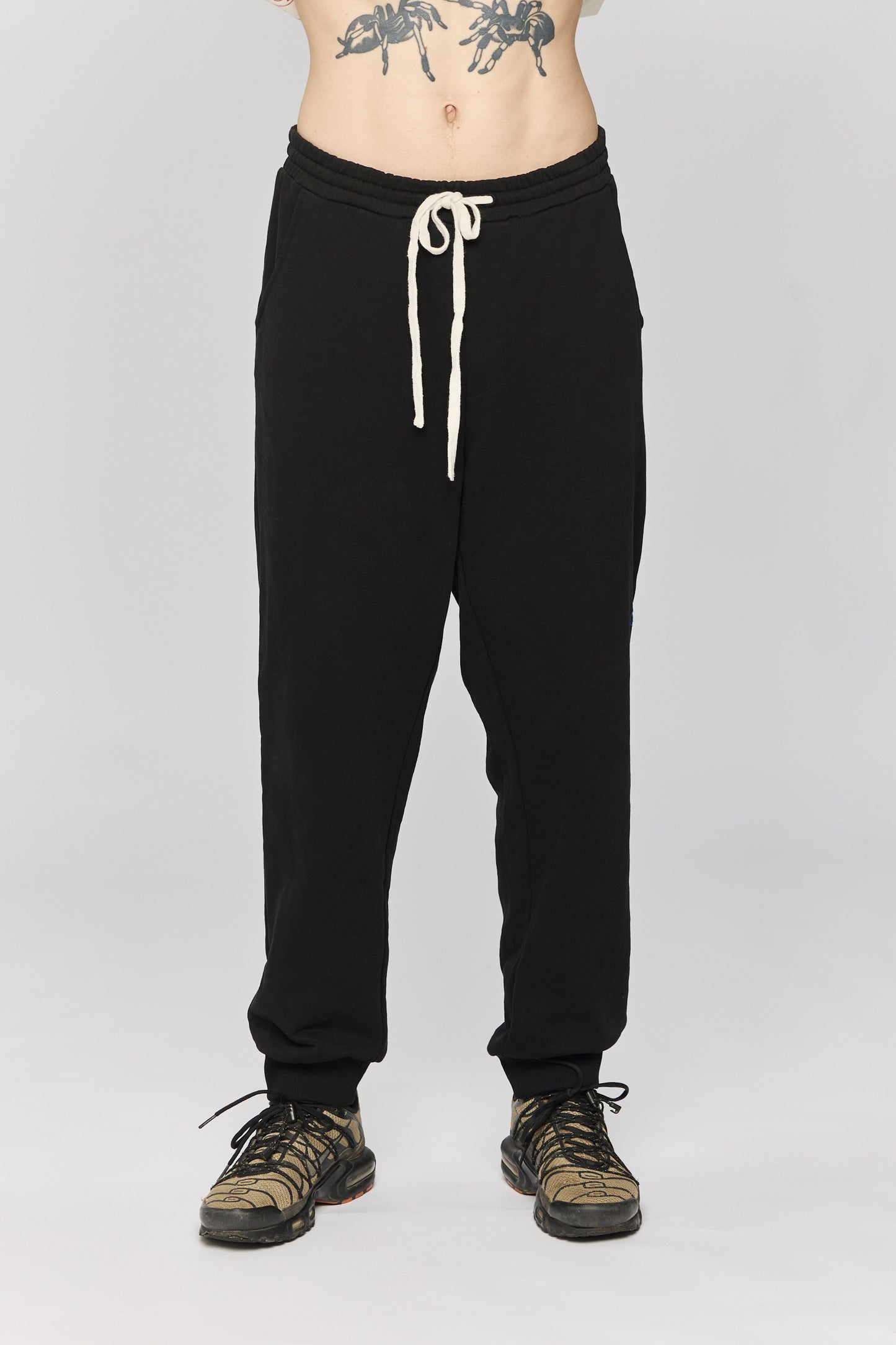 Black מכנסי טרנינג לגברים / נשים LAZY EYE PPL