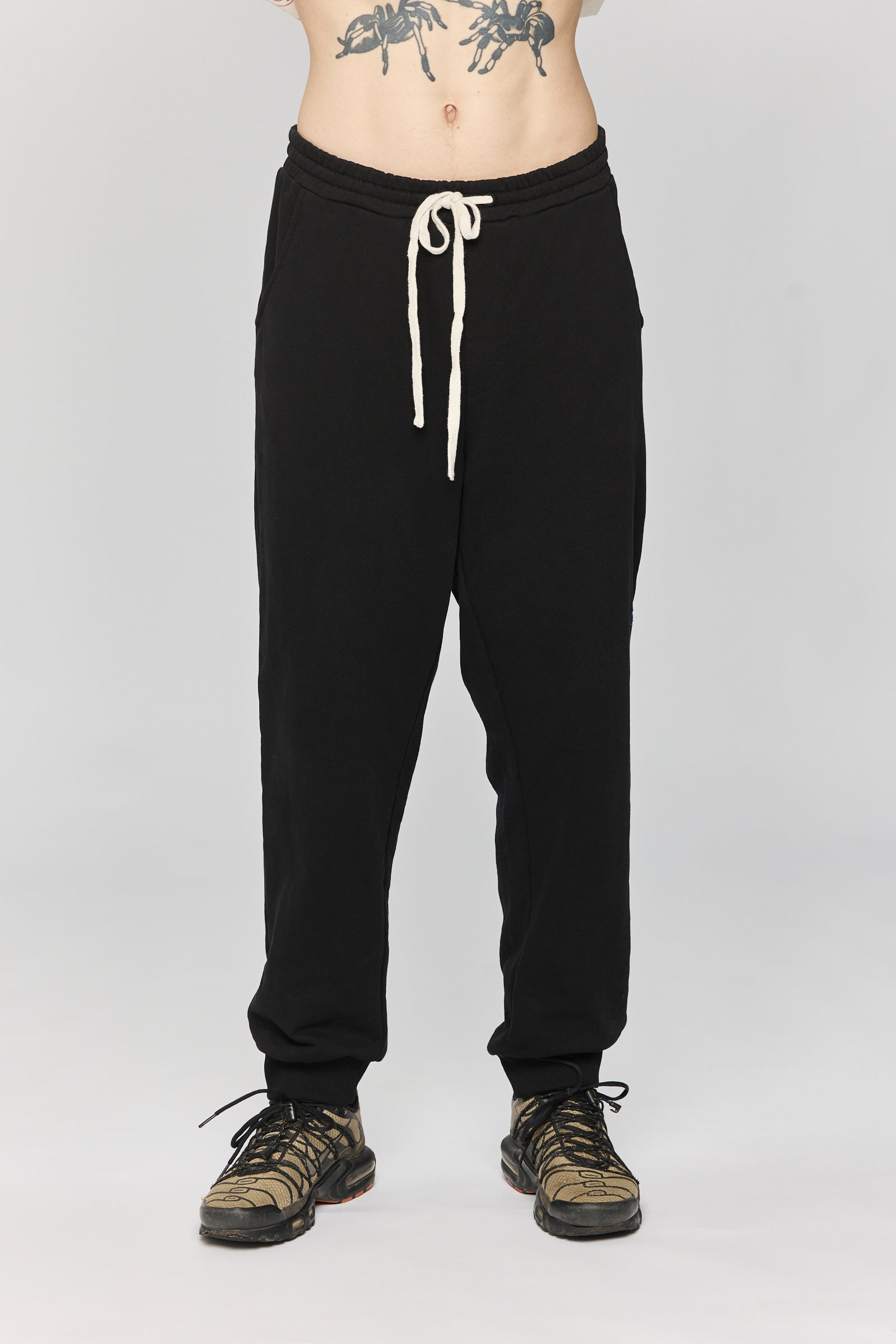 Black מכנסי טרנינג לגברים / נשים LAZY EYE PPL