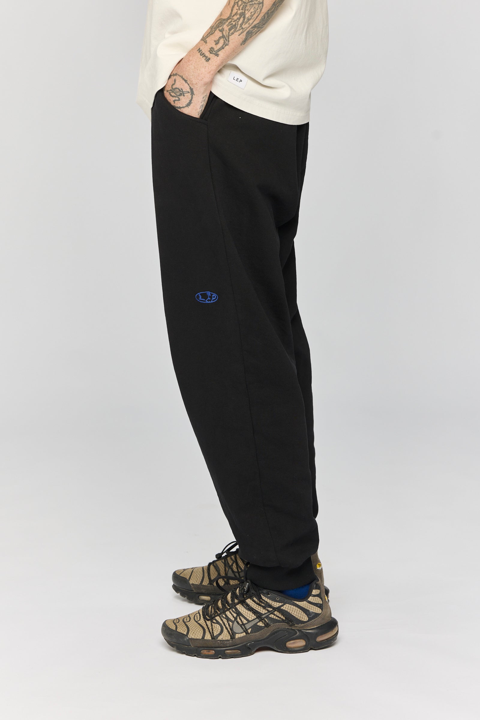 Light Gray מכנסי טרנינג לגברים / נשים LAZY EYE PPL