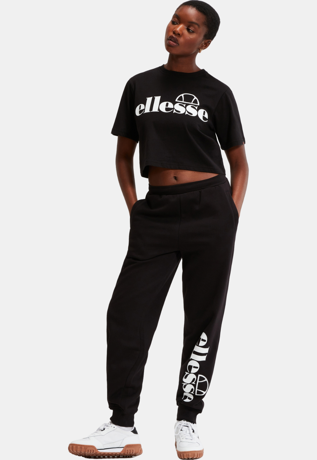 Black טי שירט קרופ קצרה לנשים Silo ELLESSE‎