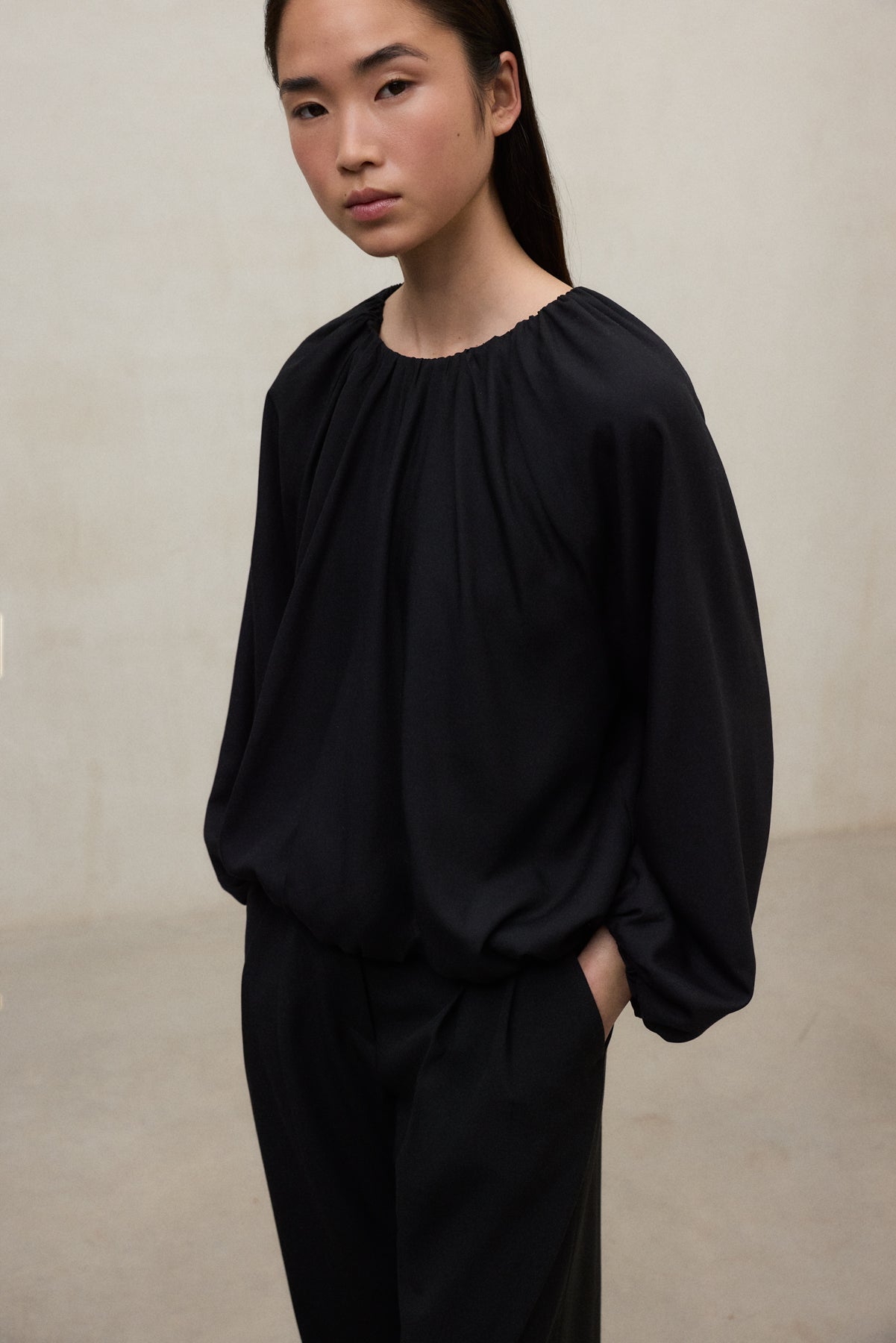 Black חולצה רפויה ארוכה לנשים Amalia ECOALF