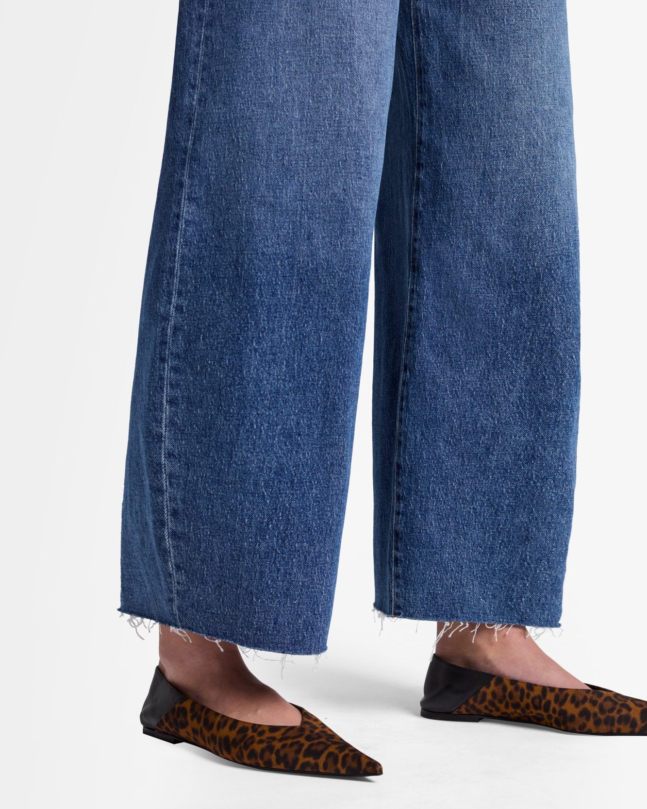 White Smoke ג'ינס ארוך לנשים Bonnie – Barrel Leg SEVEN FOR ALL MANKIND