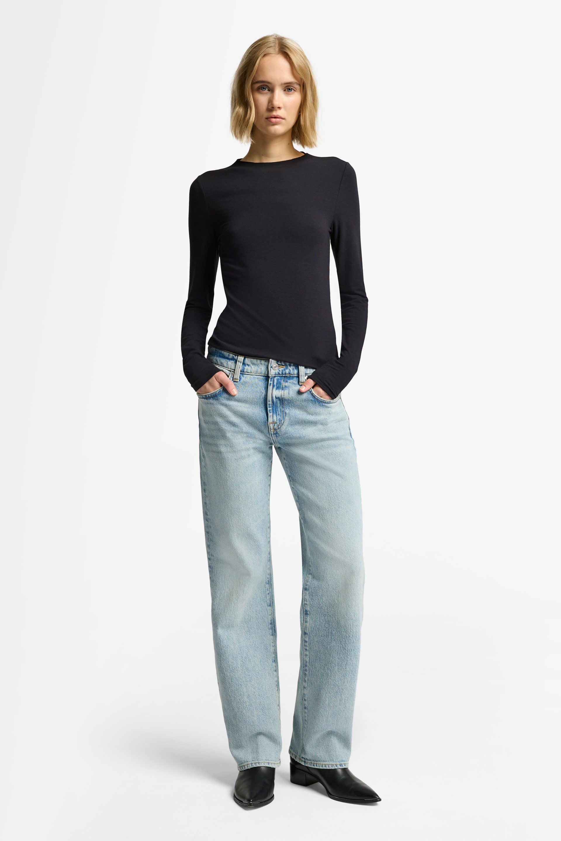 White Smoke ג'ינס ארוך לנשים Calie – Straight Leg SEVEN FOR ALL MANKIND