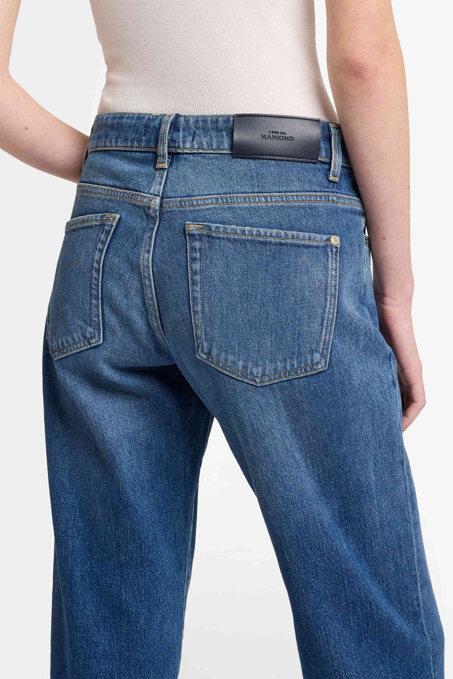 Antique White ג'ינס ארוך מקוצר לנשים Calie – Straight Leg SEVEN FOR ALL MANKIND