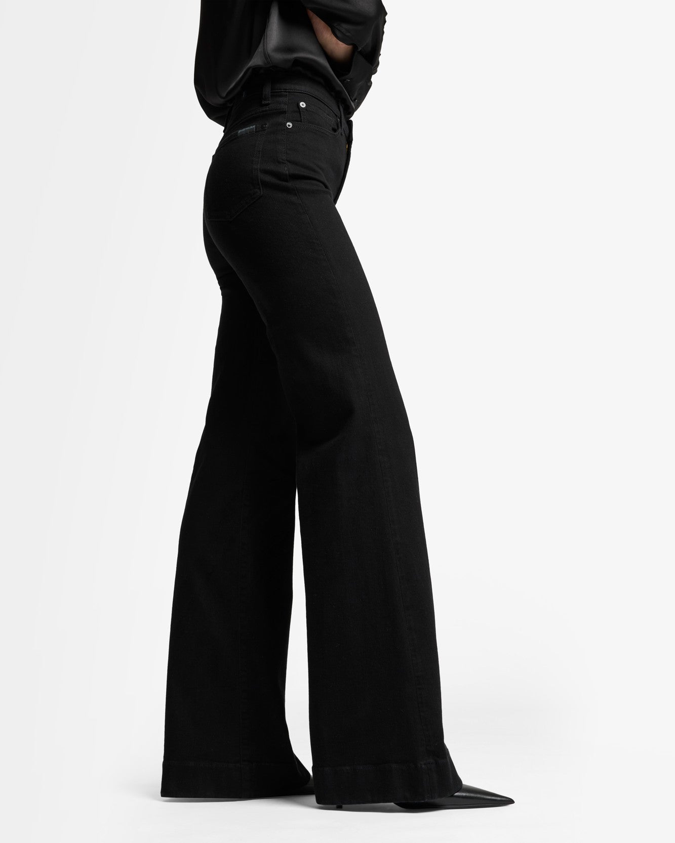 White Smoke ג'ינס ארוך לנשים Modern Dojo Flare – High Fit SEVEN FOR ALL MANKIND