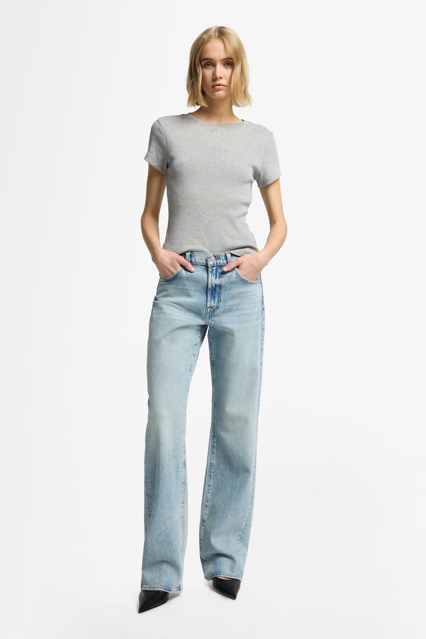 White Smoke ג'ינס ארוך לנשים Tess – Straight Leg SEVEN FOR ALL MANKIND