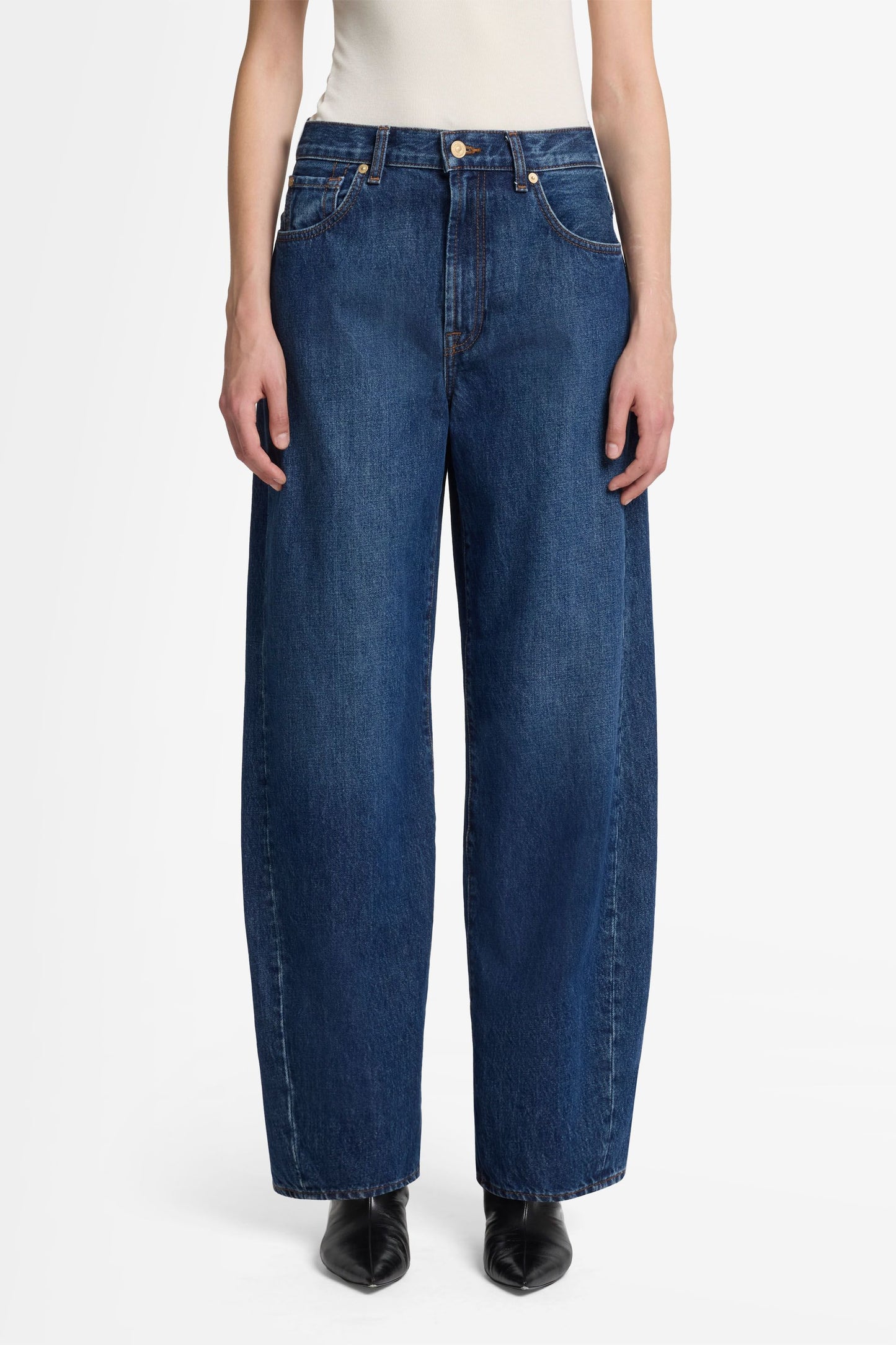 White Smoke ג'ינס ארוך לנשים Bonnie – Barrel Leg SEVEN FOR ALL MANKIND