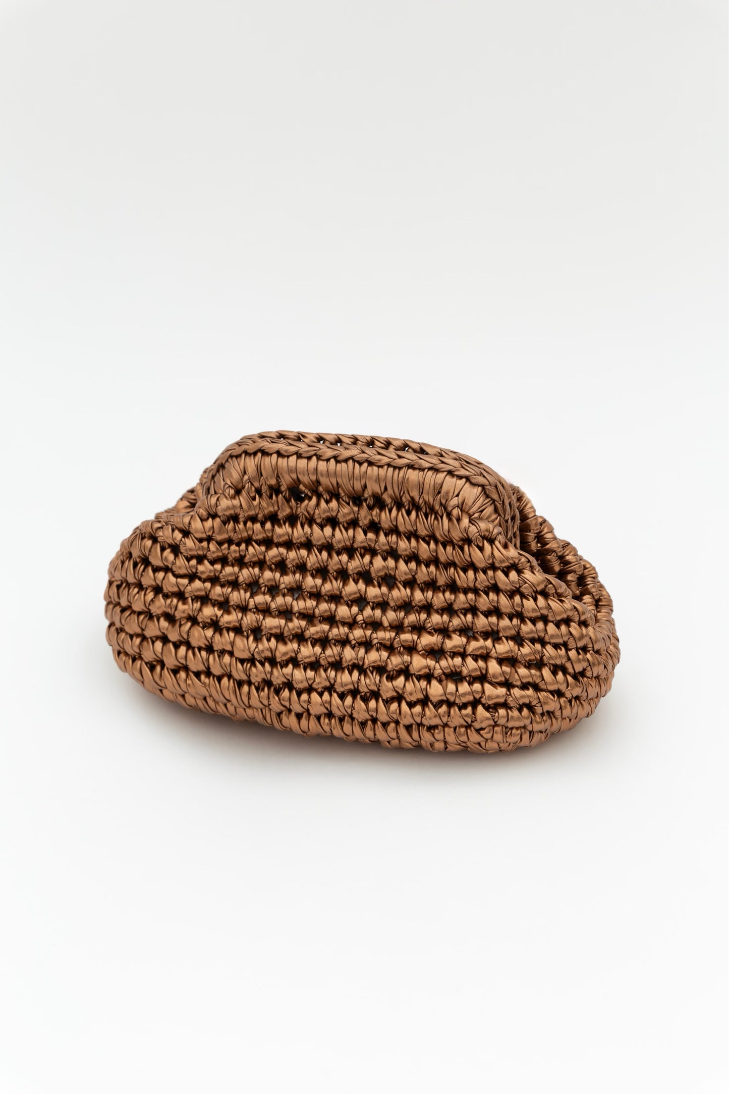 White Smoke קלאץ' סרוג מטאלי Amber NOAM HAZAN