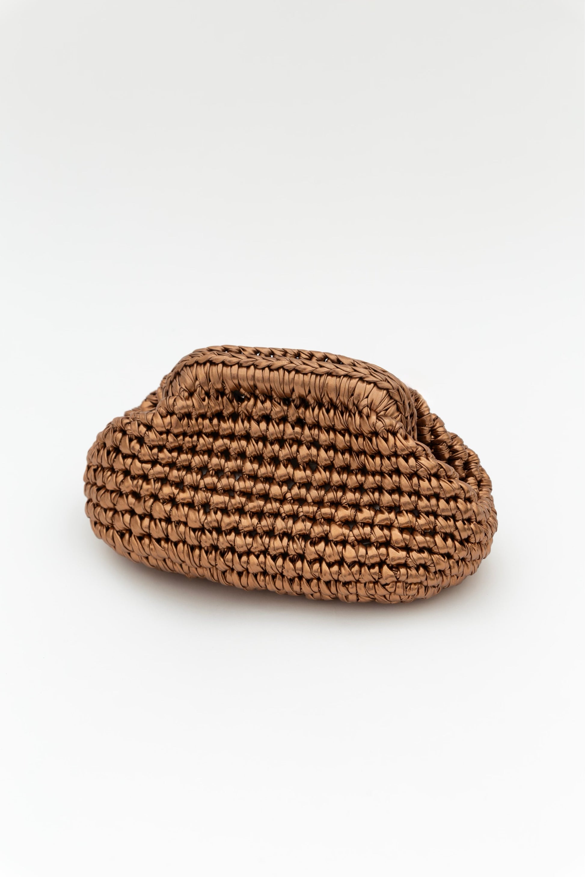 White Smoke קלאץ' סרוג מטאלי Amber NOAM HAZAN