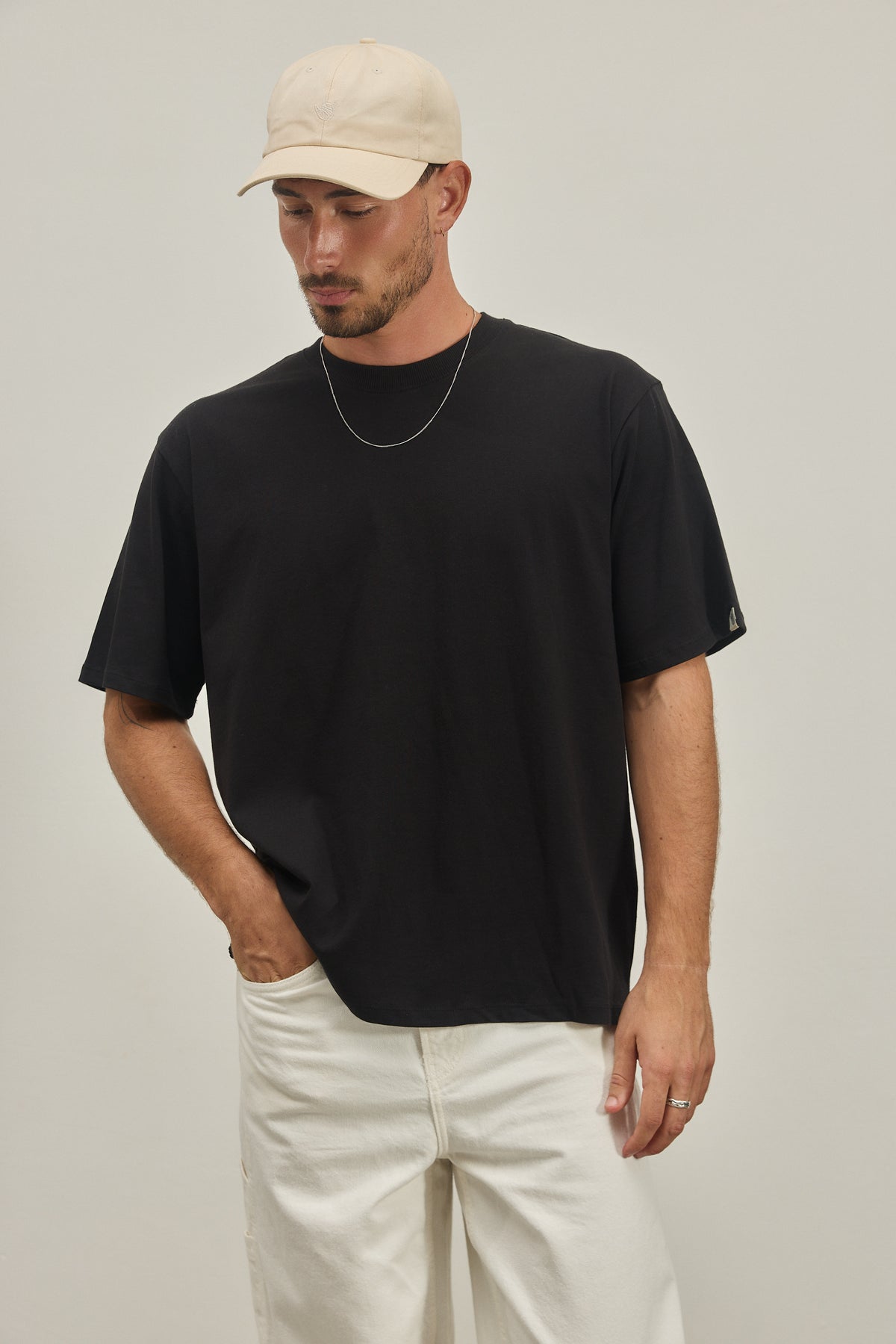 Black THE STREGNTH T-SHIRT טי שירט קצרה EMILY