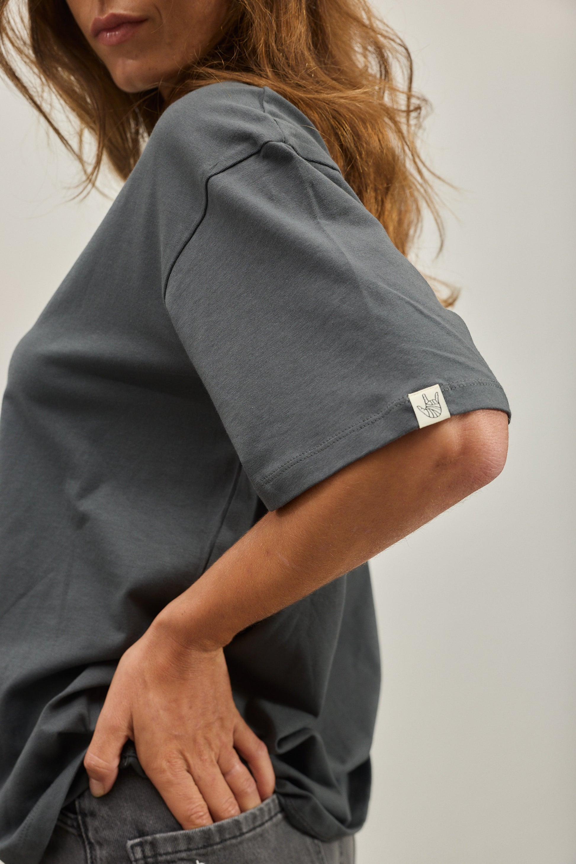 Gray THE STREGNTH T-SHIRT טי שירט קצרה EMILY